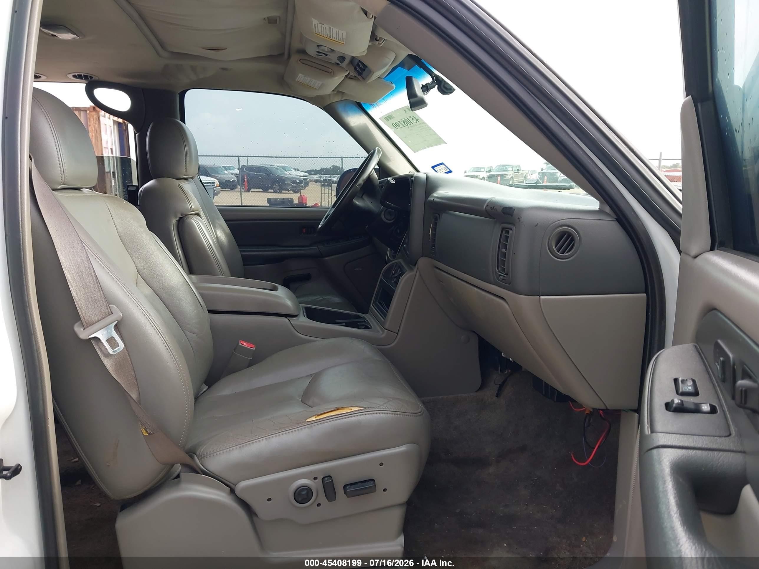 2003 Chevrolet Tahoe Z71 White vin: 1GNEK13T23R207900