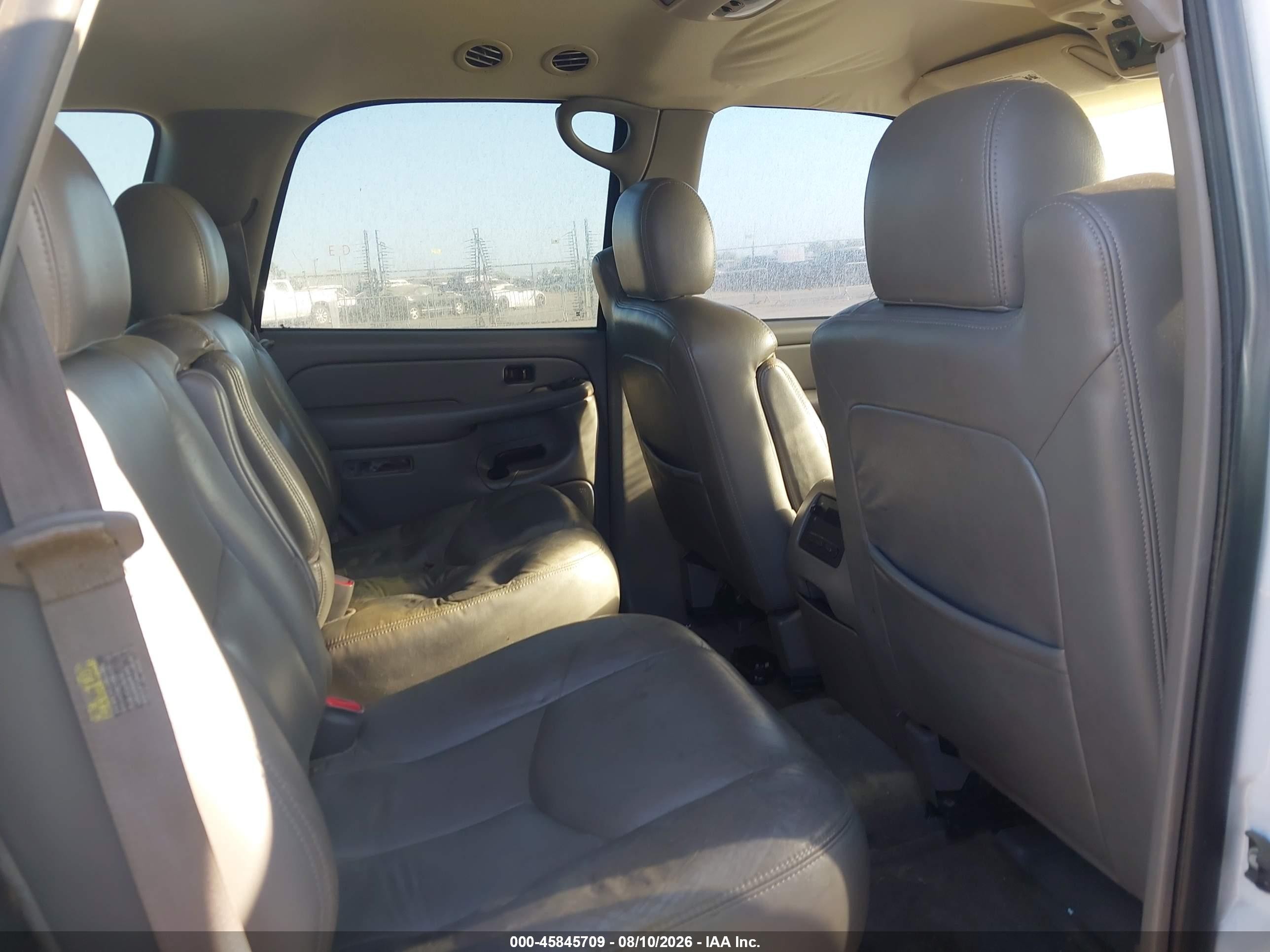 2004 Chevrolet Tahoe Z71 White vin: 1GNEK13T24R137509