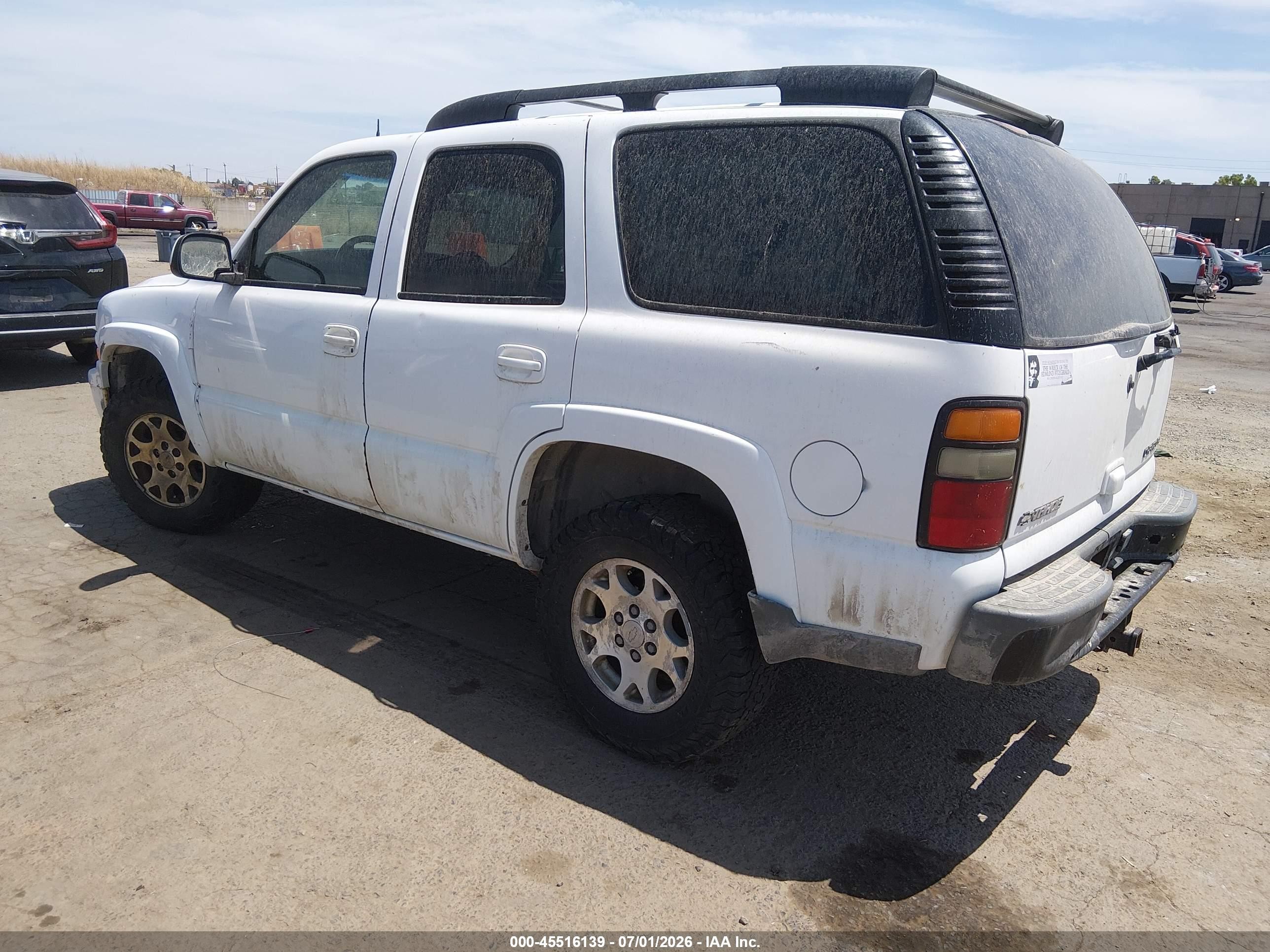 2005 Chevrolet Tahoe Z71 White vin: 1GNEK13T25R101126