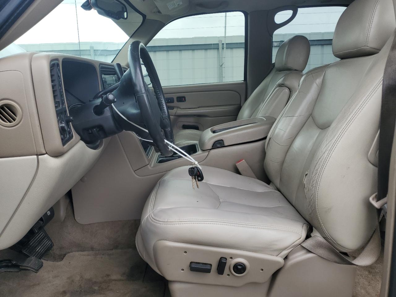 2005 Chevrolet Tahoe K1500 Blue vin: 1GNEK13T25R155736 Damage: Left Front Seat, Torn, 2 To 3 Inches