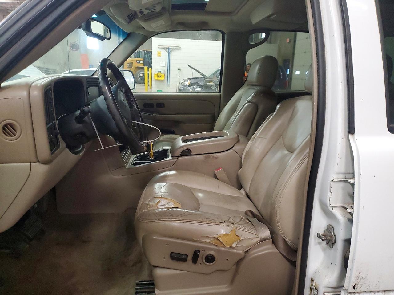 2005 Chevrolet Tahoe K1500 White vin: 1GNEK13T25R204322