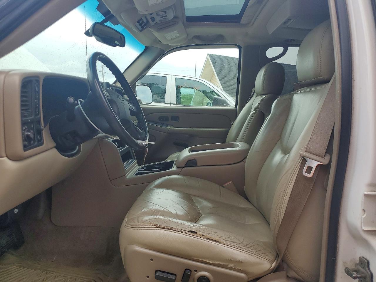 2005 Chevrolet Tahoe K1500 White vin: 1GNEK13T25R219872
