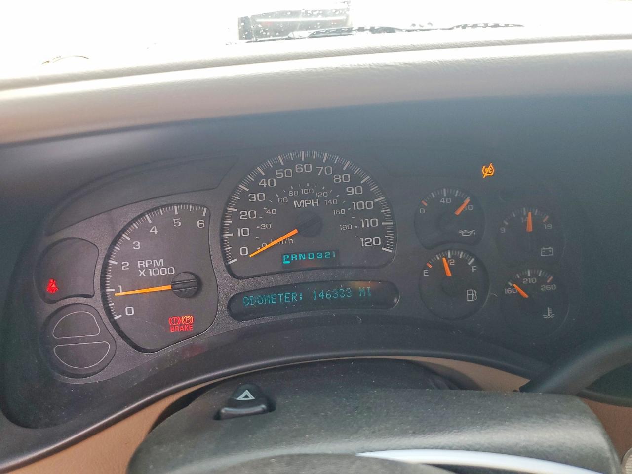 2005 Chevrolet Tahoe K1500 White vin: 1GNEK13T25R219872