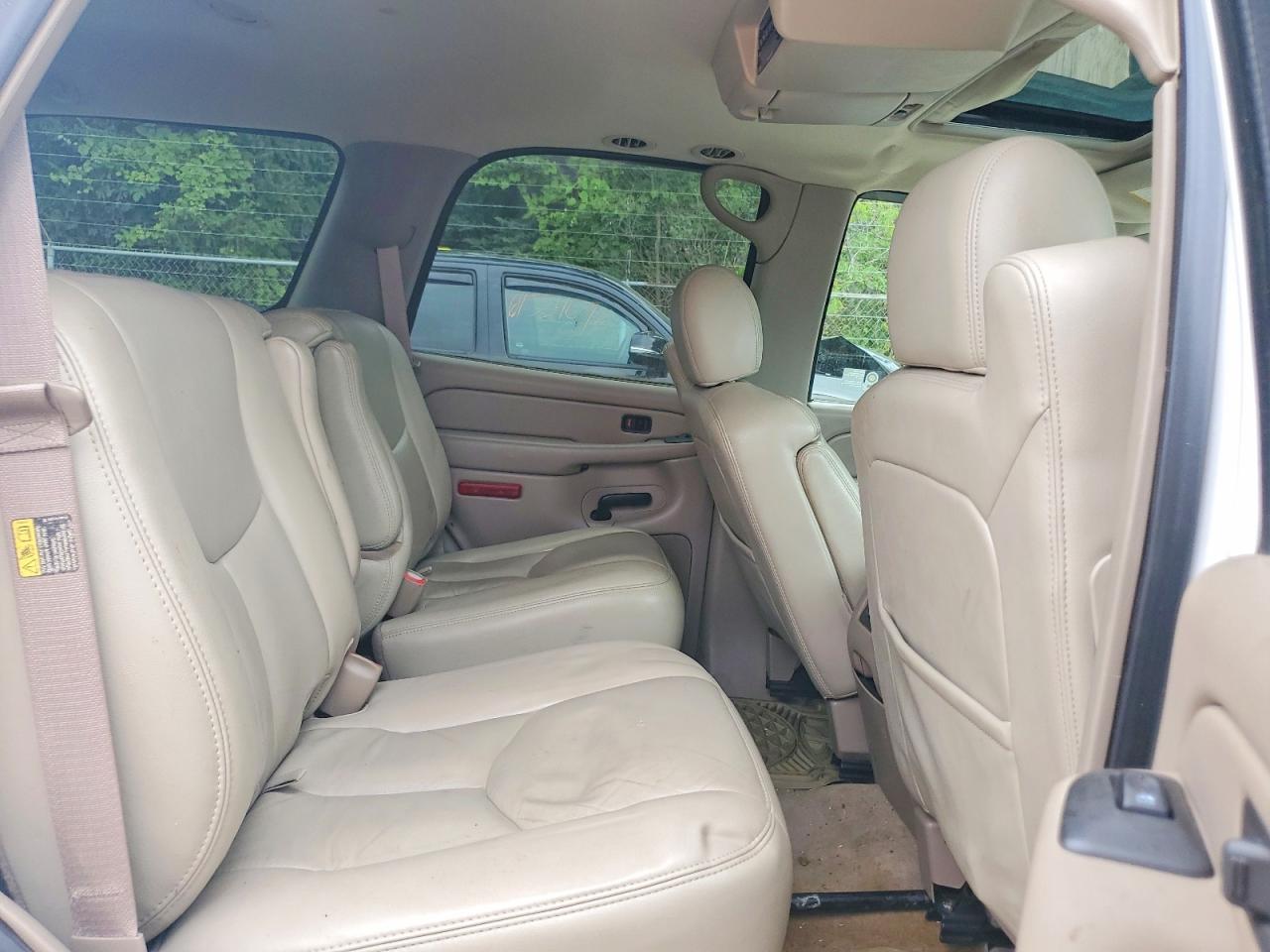 2005 Chevrolet Tahoe K1500 White vin: 1GNEK13T25R219872