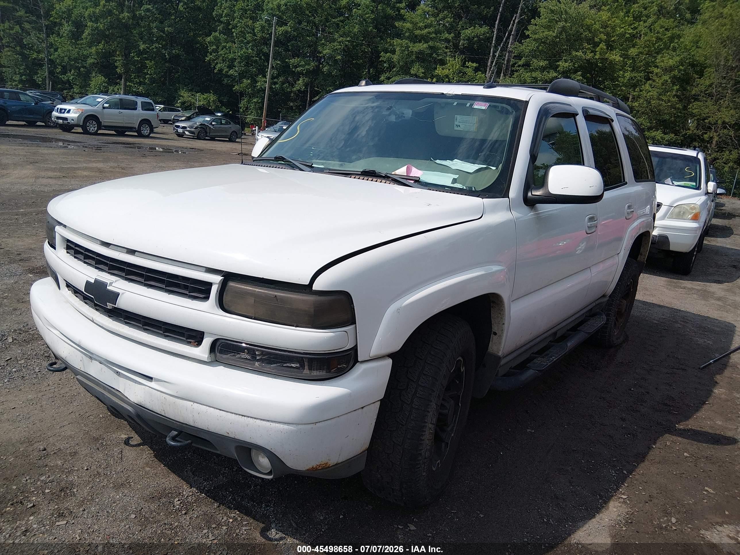 2005 Chevrolet Tahoe Z71 White vin: 1GNEK13T25R243587
