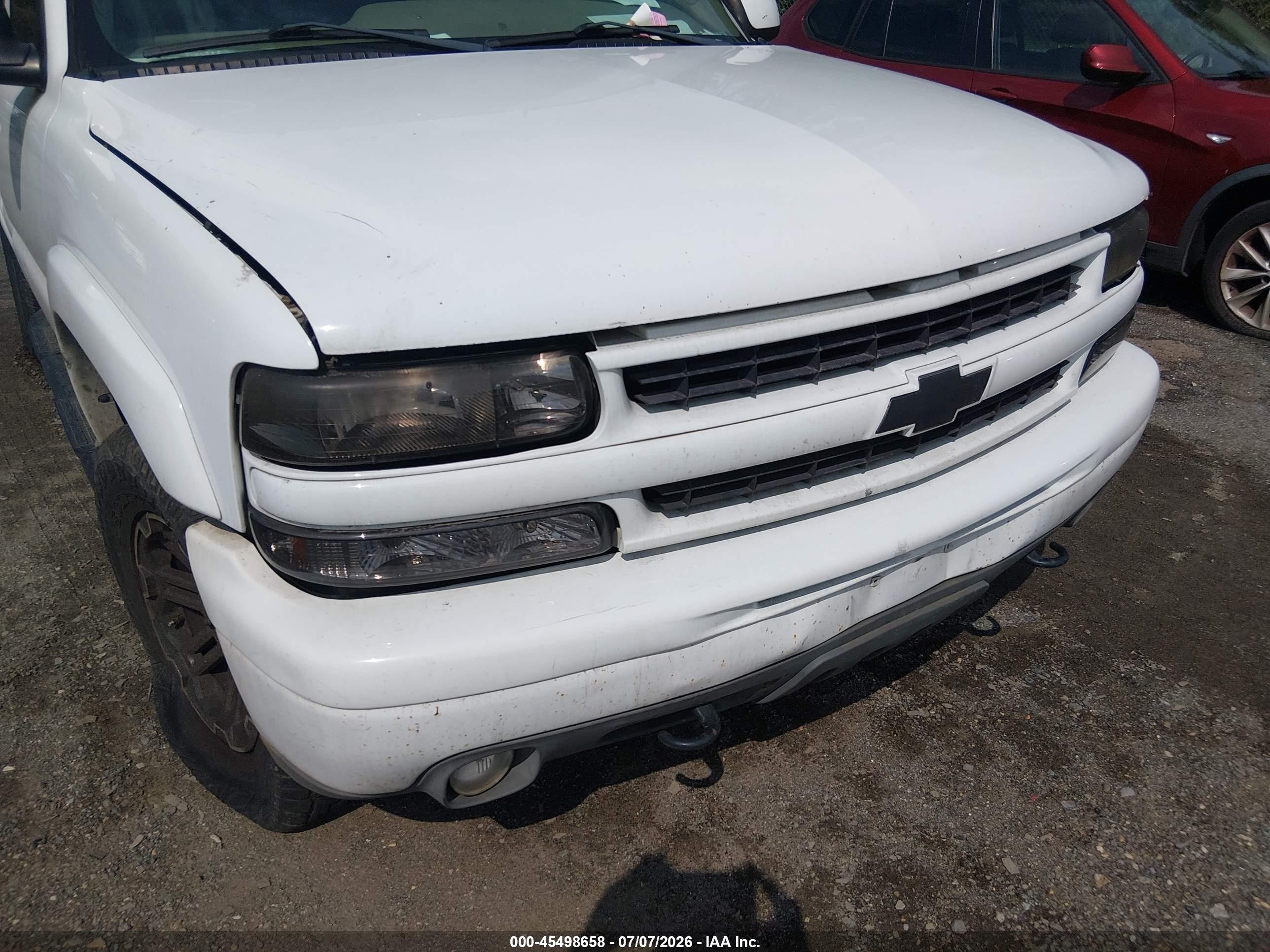 2005 Chevrolet Tahoe Z71 White vin: 1GNEK13T25R243587