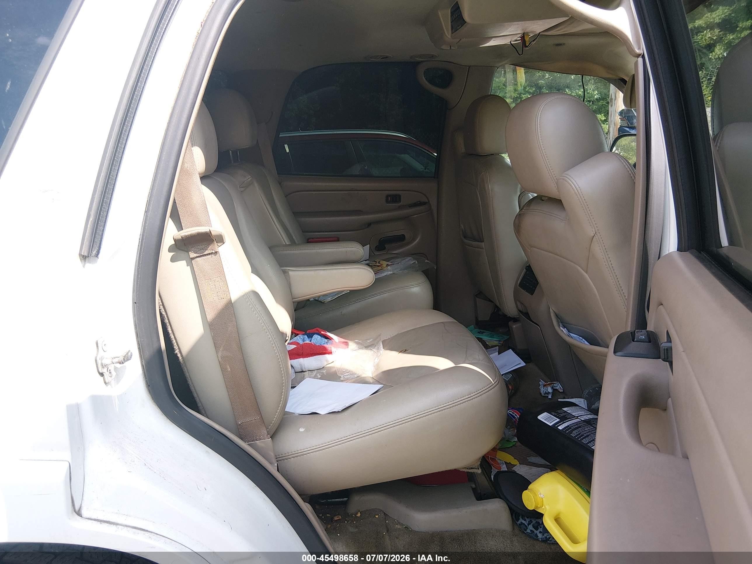 2005 Chevrolet Tahoe Z71 White vin: 1GNEK13T25R243587