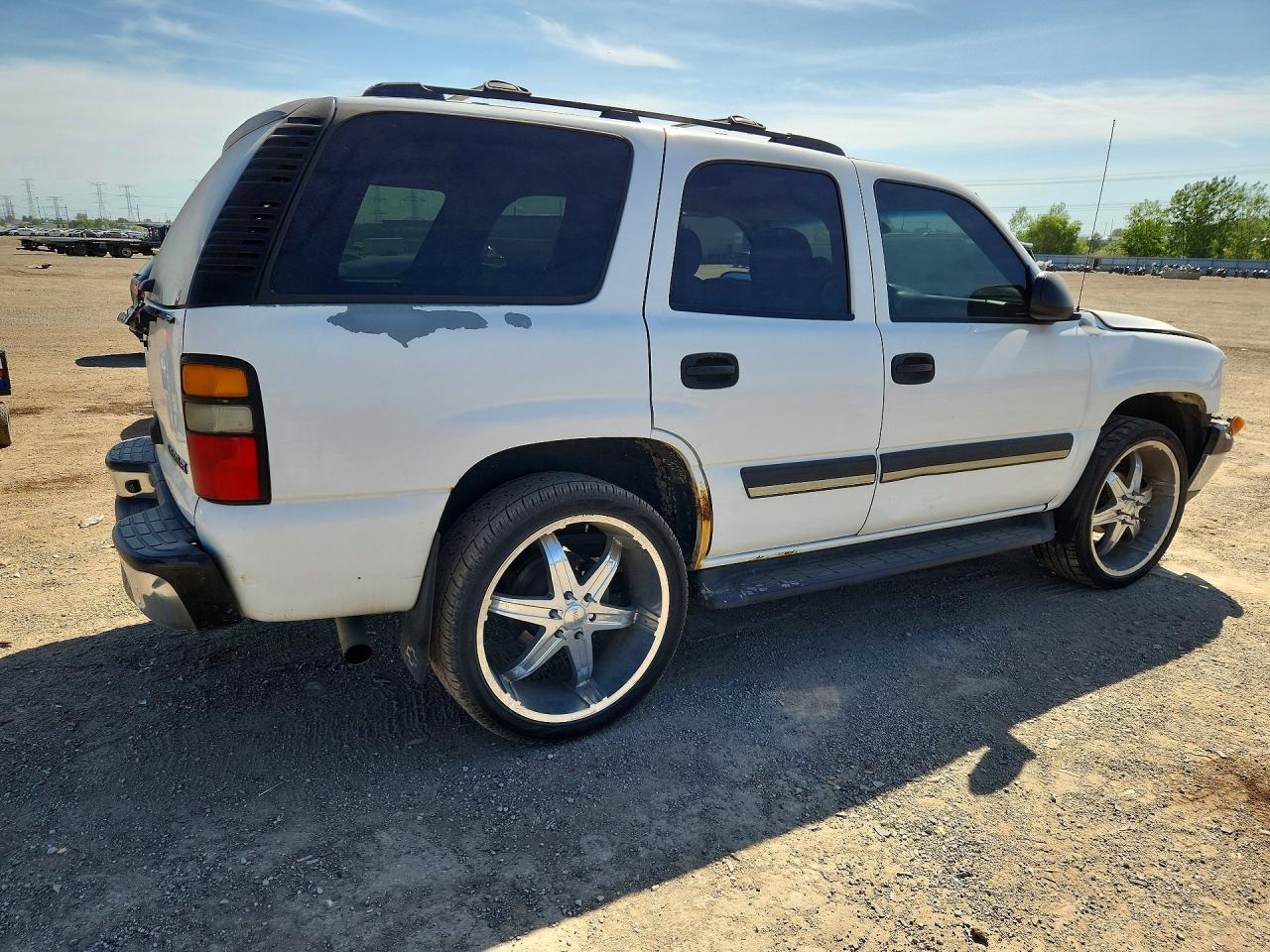 2005 Chevrolet Tahoe K1500 White vin: 1GNEK13T35J256346