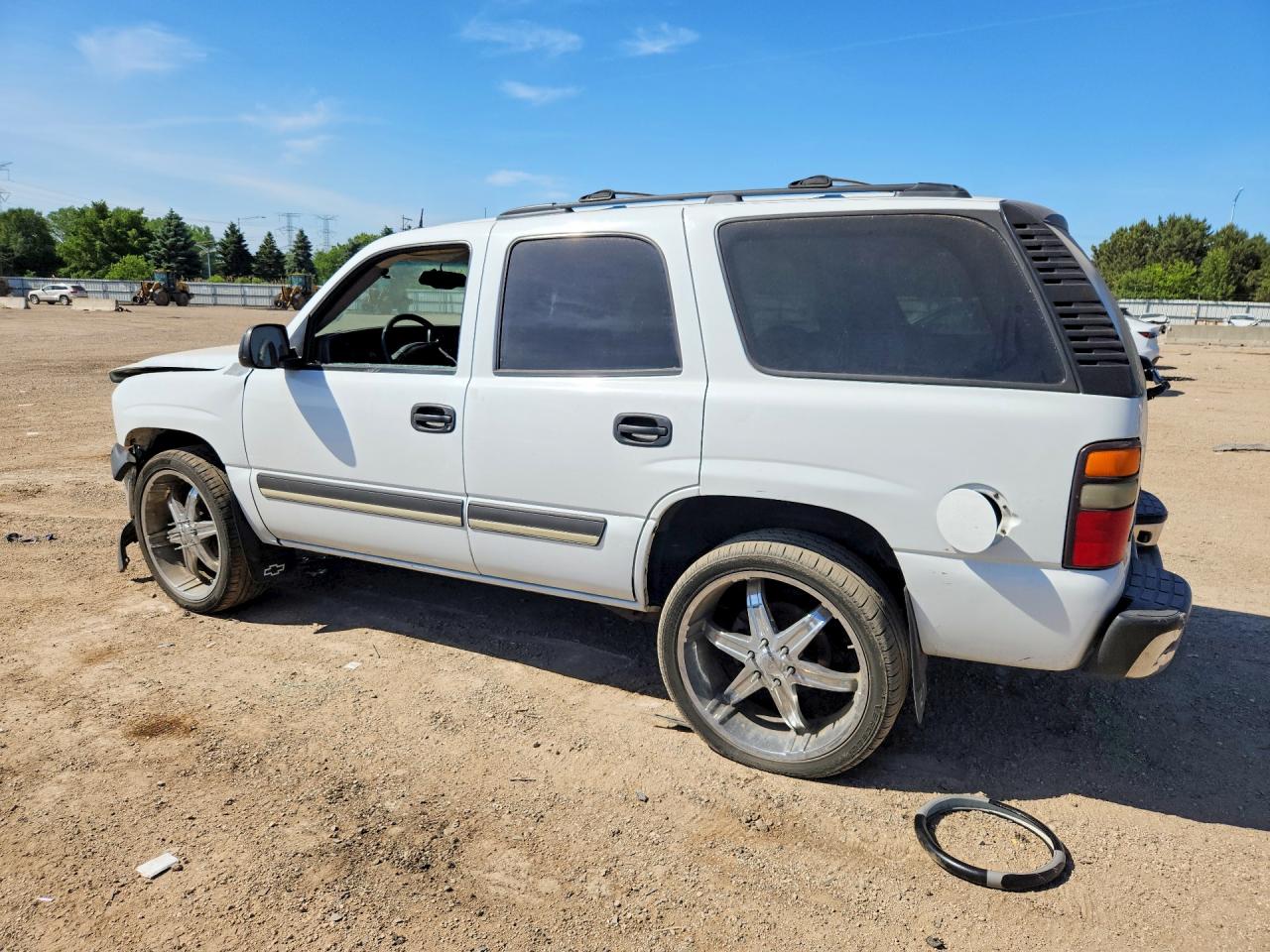 2005 Chevrolet Tahoe K1500 White vin: 1GNEK13T35J256346