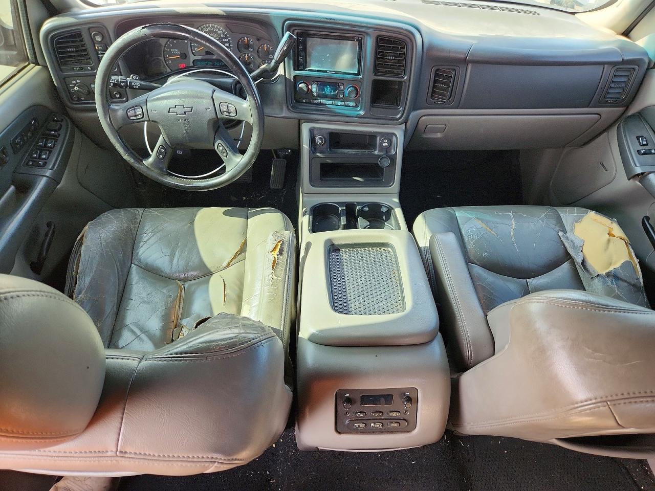 2003 Chevrolet Tahoe Silver vin: 1GNEK13T43R112755