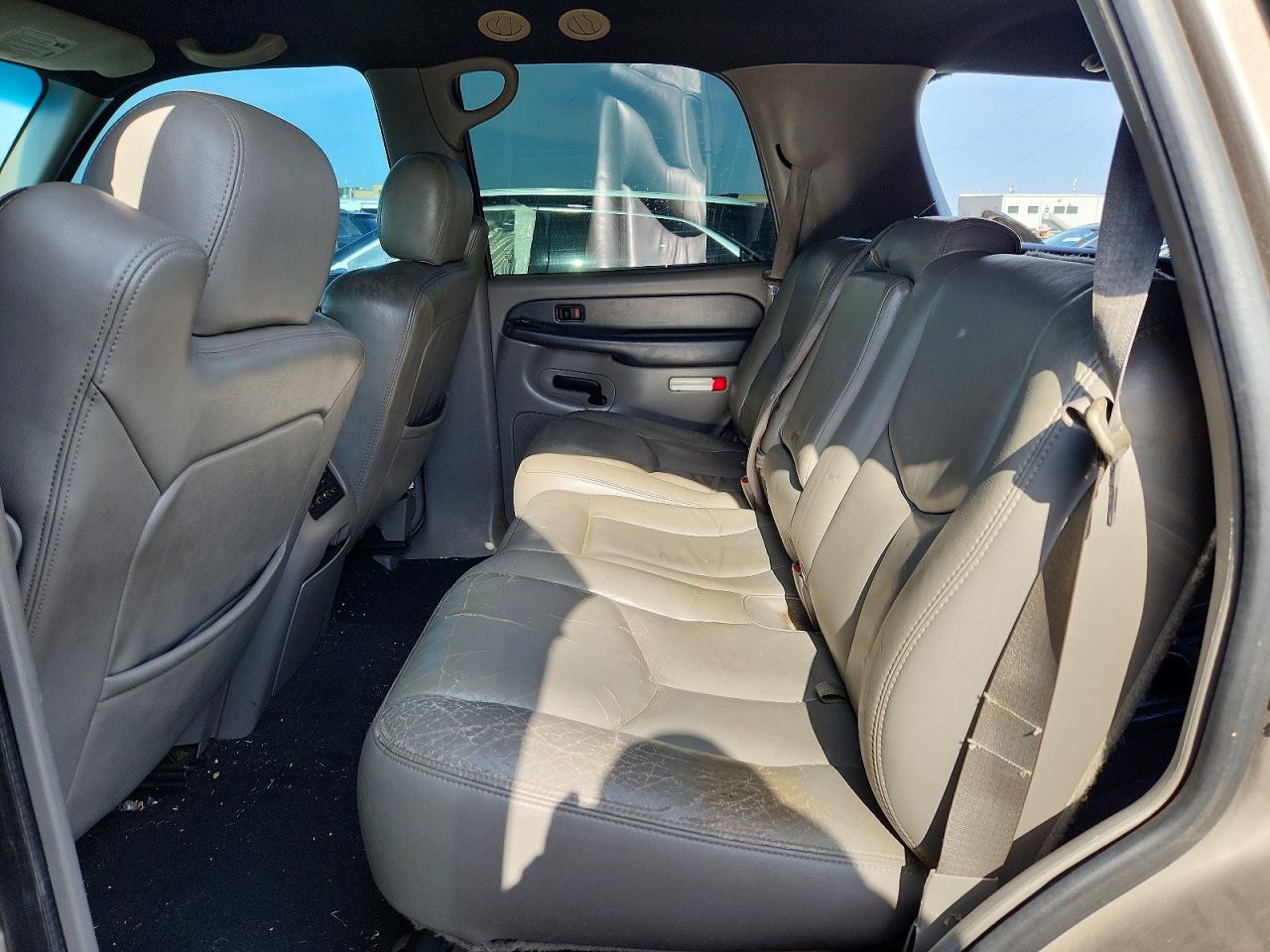 2003 Chevrolet Tahoe Silver vin: 1GNEK13T43R112755