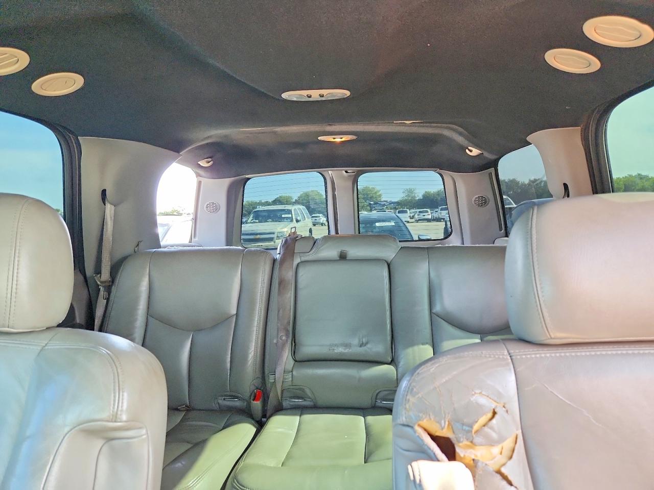 2003 Chevrolet Tahoe Silver vin: 1GNEK13T43R112755