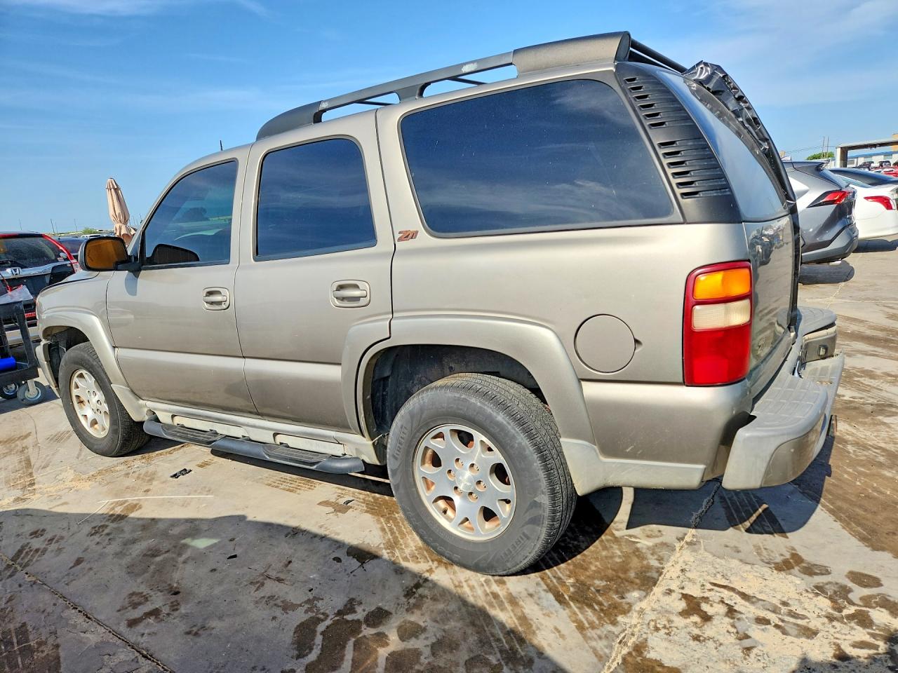 2003 Chevrolet Tahoe Silver vin: 1GNEK13T43R112755