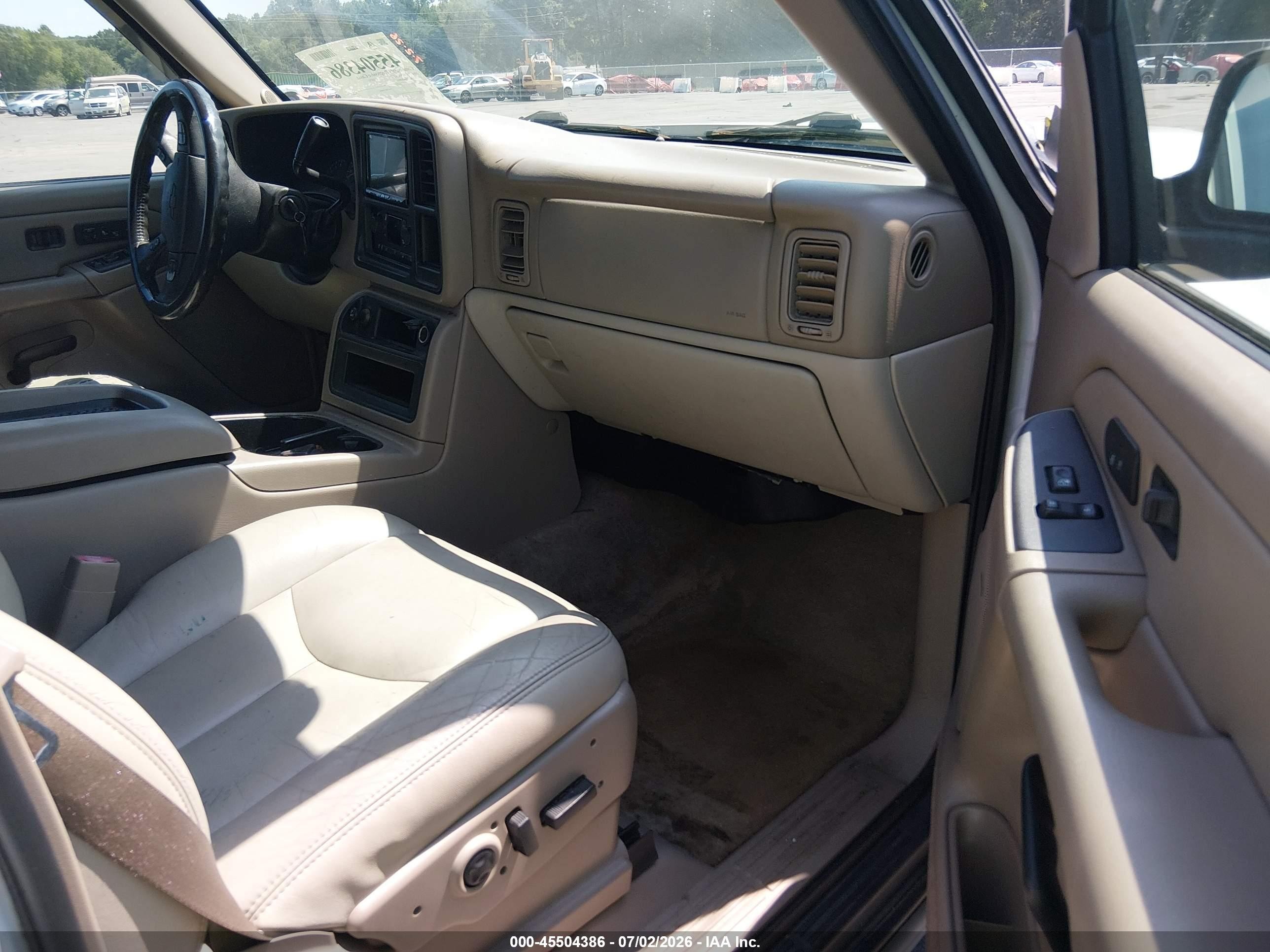 2004 Chevrolet Tahoe Z71 White vin: 1GNEK13T44R308891