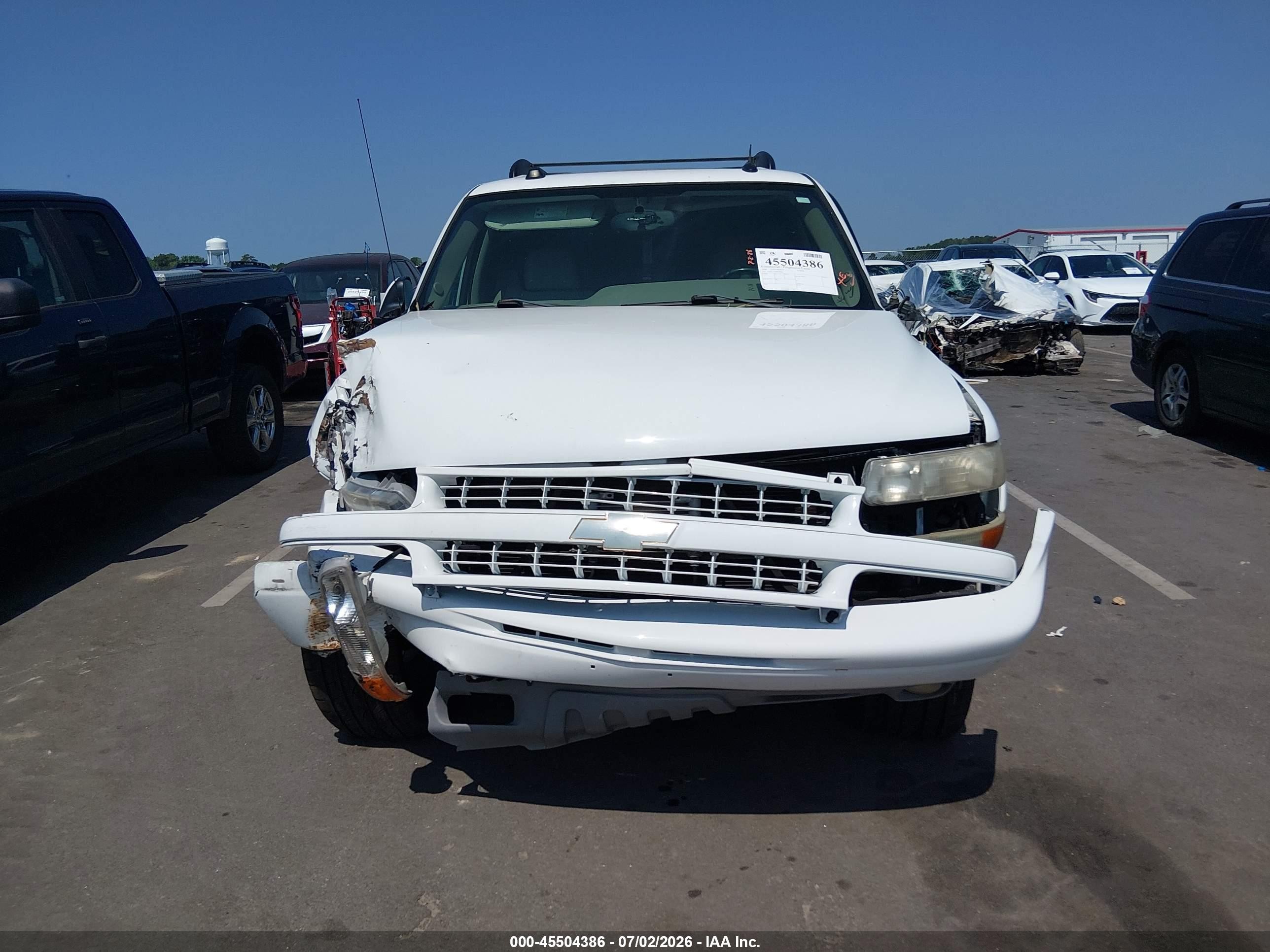 2004 Chevrolet Tahoe Z71 White vin: 1GNEK13T44R308891