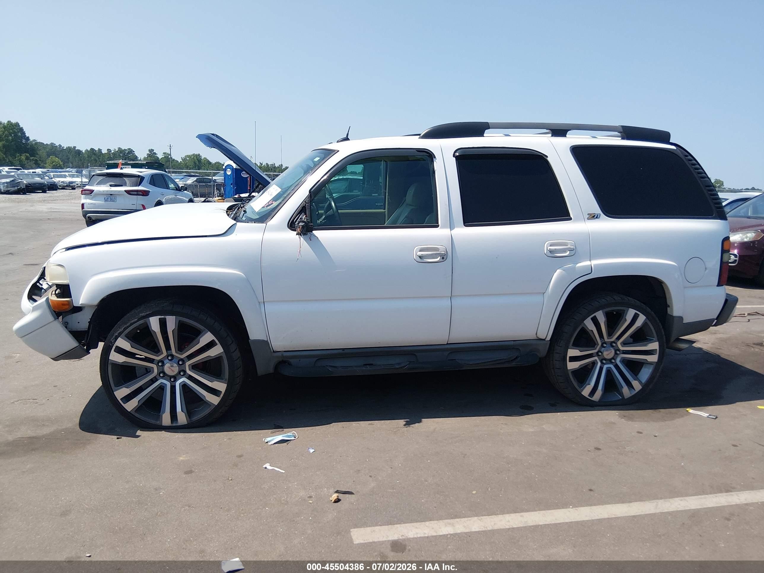 2004 Chevrolet Tahoe Z71 White vin: 1GNEK13T44R308891