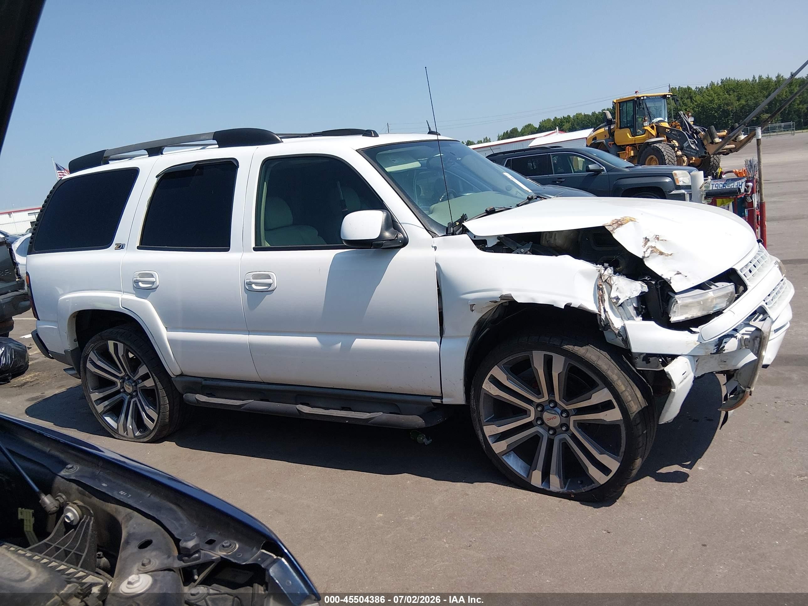 2004 Chevrolet Tahoe Z71 White vin: 1GNEK13T44R308891