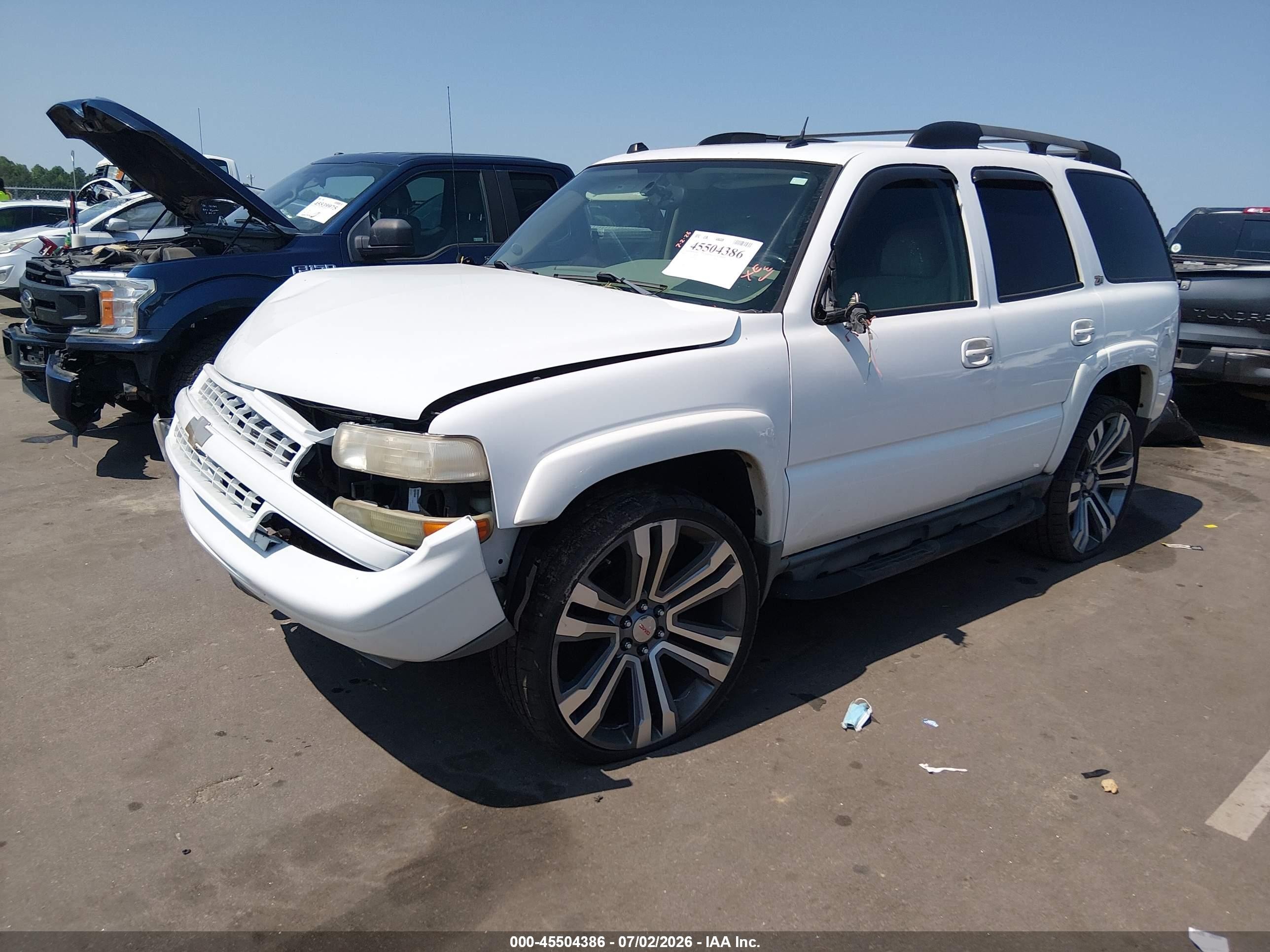 2004 Chevrolet Tahoe Z71 White vin: 1GNEK13T44R308891