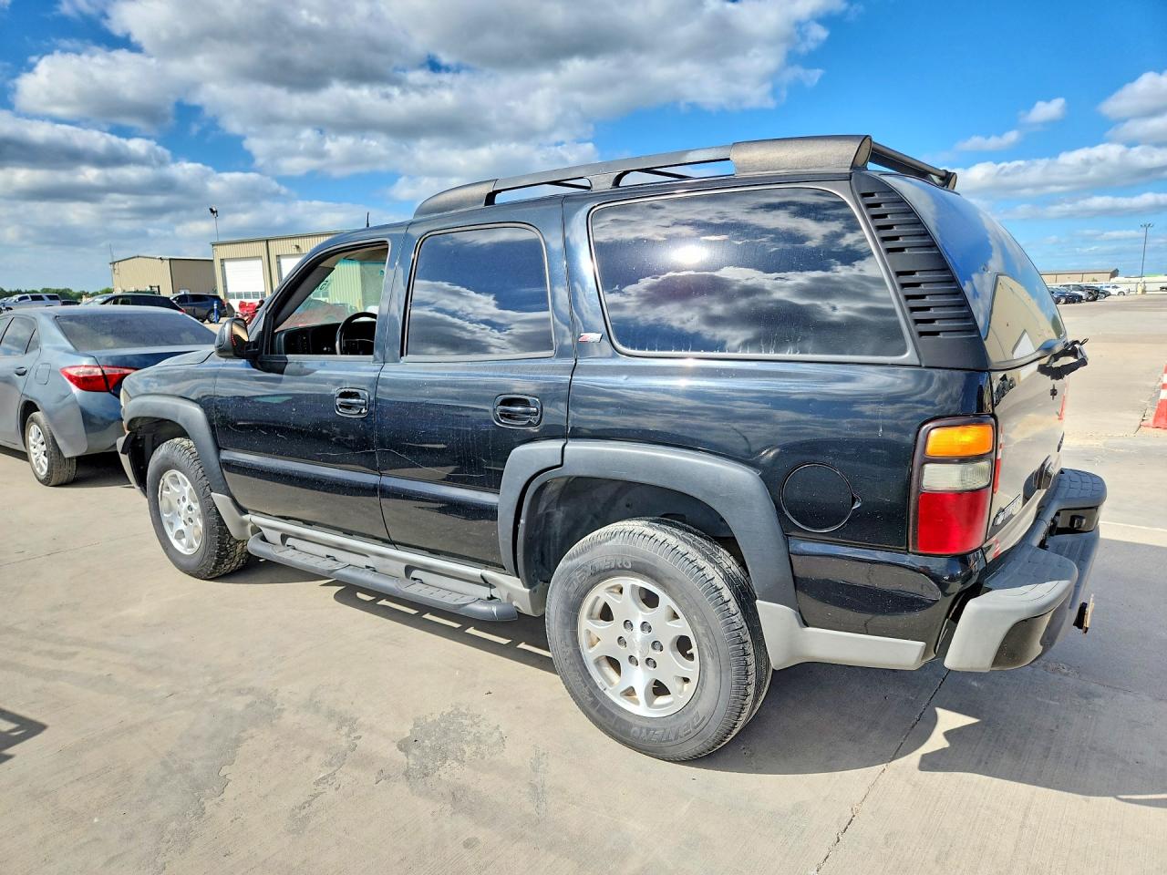 2005 Chevrolet Tahoe K1500 Black vin: 1GNEK13T45R128439