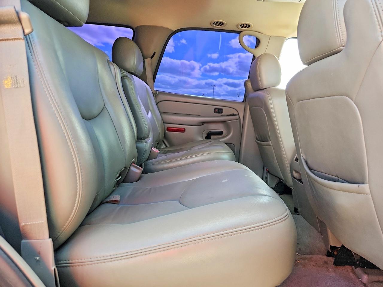 2005 Chevrolet Tahoe K1500 Black vin: 1GNEK13T45R128439