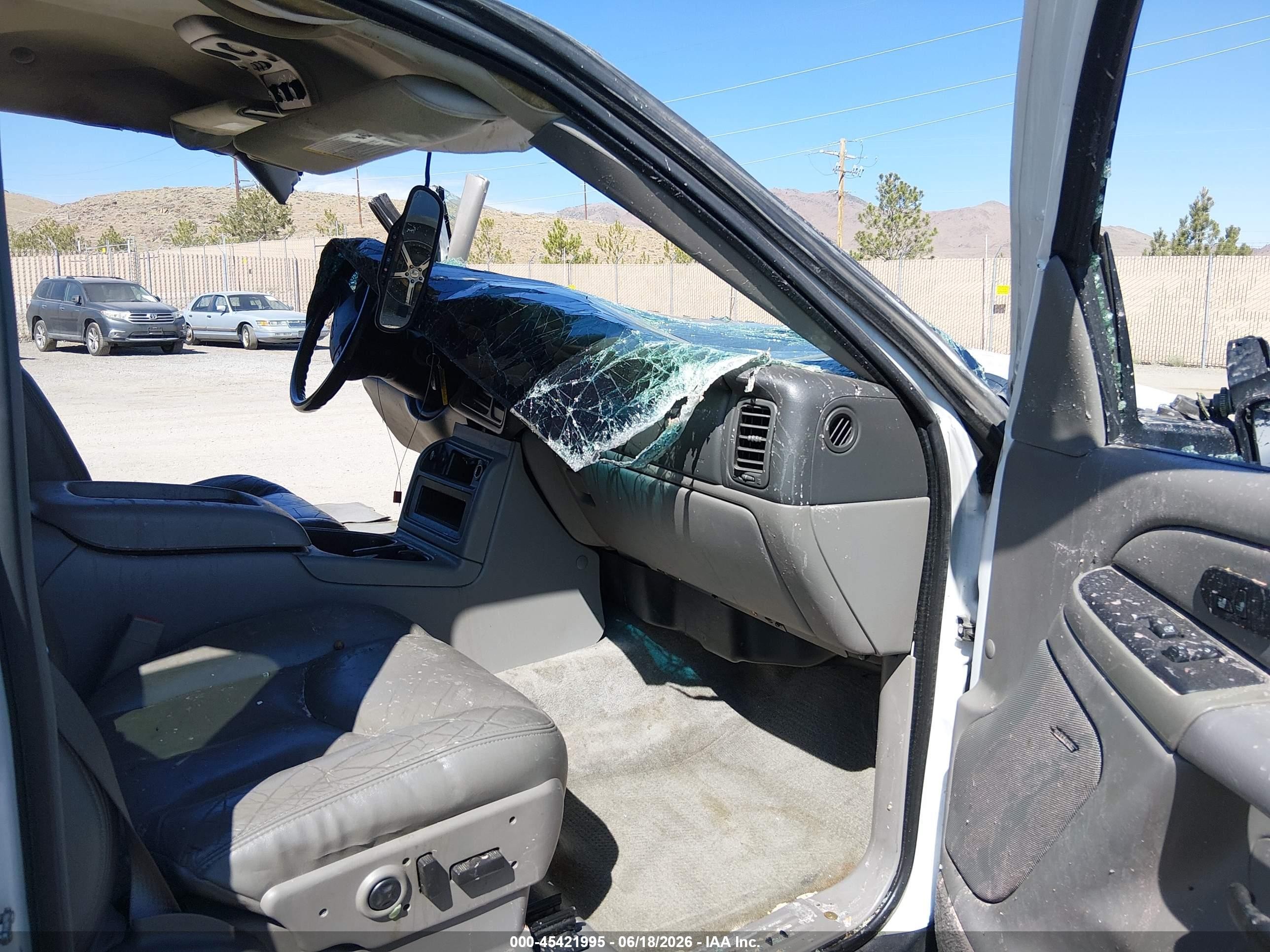2005 Chevrolet Tahoe Lt White vin: 1GNEK13T45R209442
