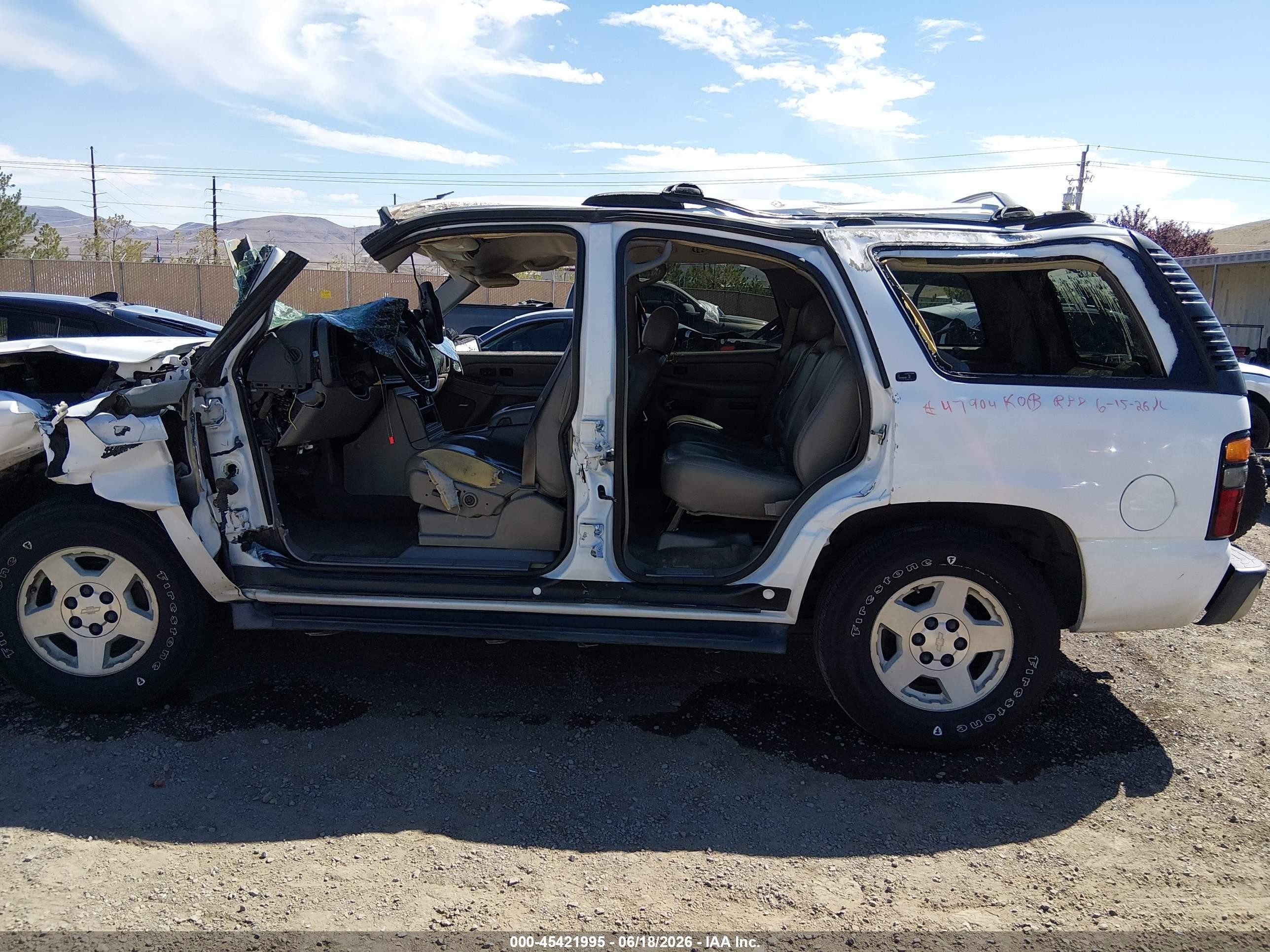 2005 Chevrolet Tahoe Lt White vin: 1GNEK13T45R209442