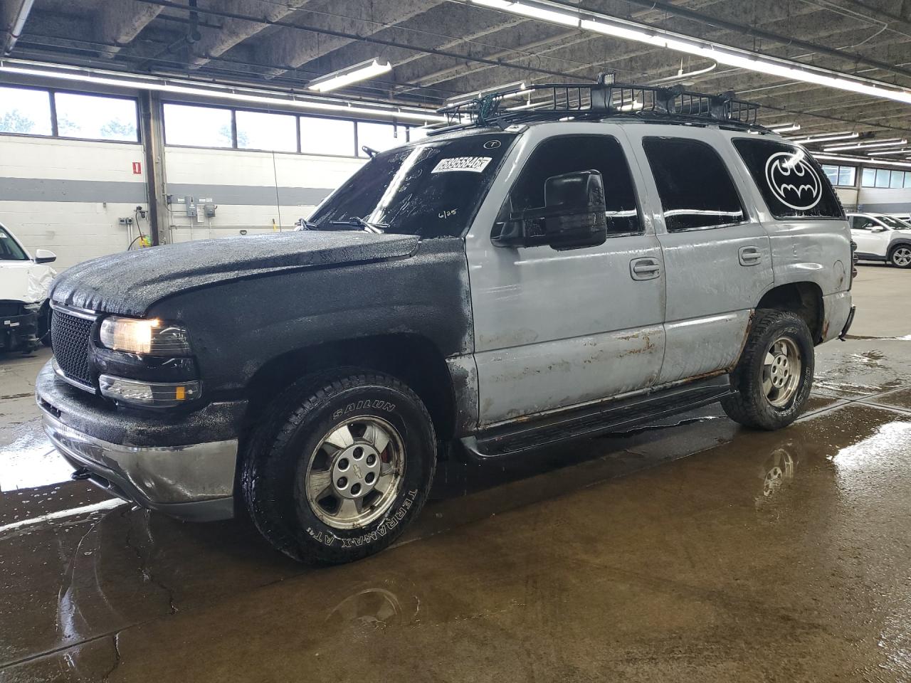 2001 Chevrolet Tahoe K1500 Серый vin: 1GNEK13T51J261218 Damage: Left Front Fender, Previous Repair, Substandard Repair
