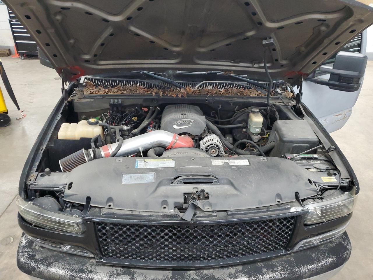 2001 Chevrolet Tahoe K1500 Серый vin: 1GNEK13T51J261218 Damage: Grille, Aftermarket, Acceptable