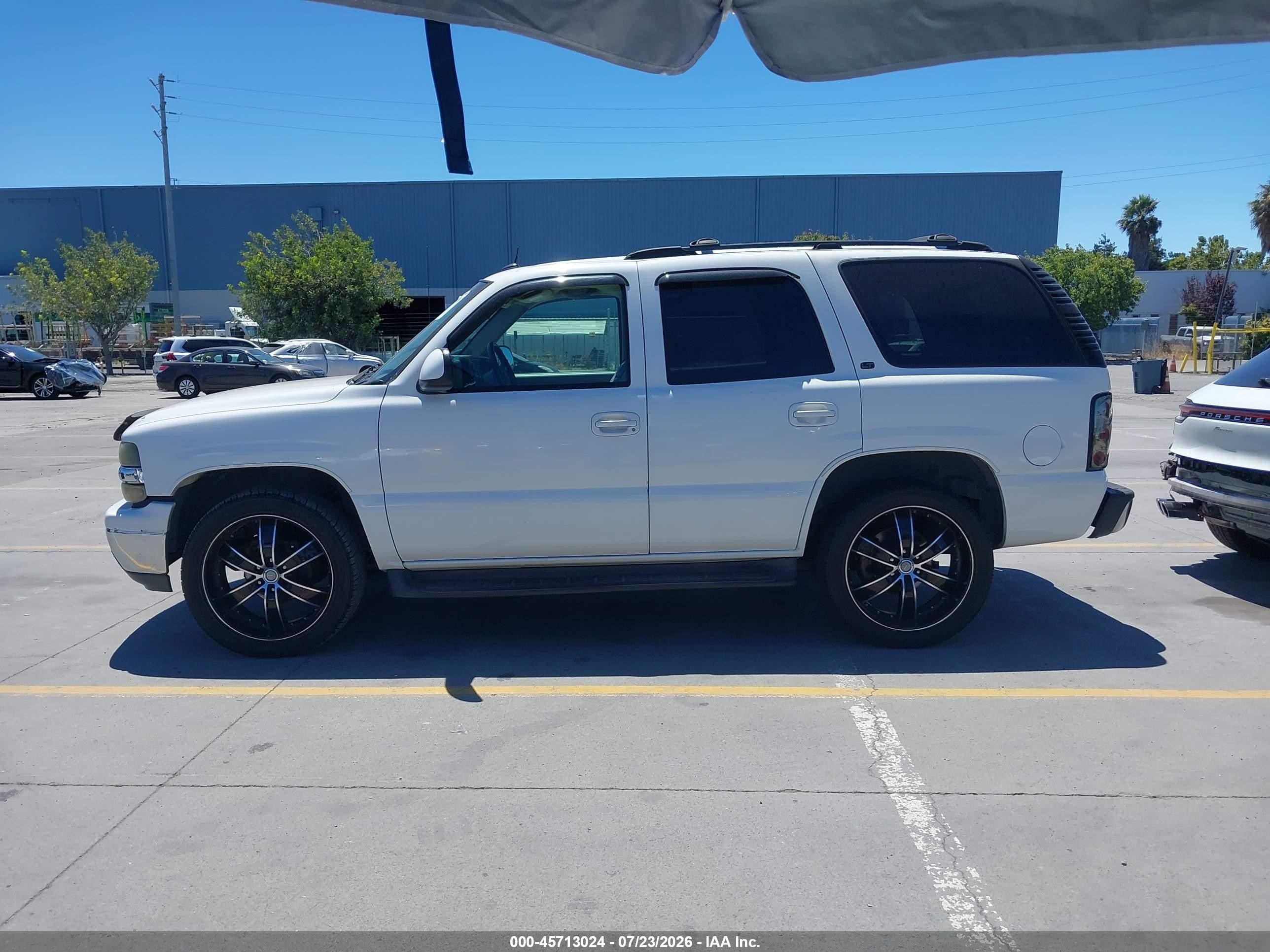 2004 Chevrolet Tahoe Lt White vin: 1GNEK13T54J233701