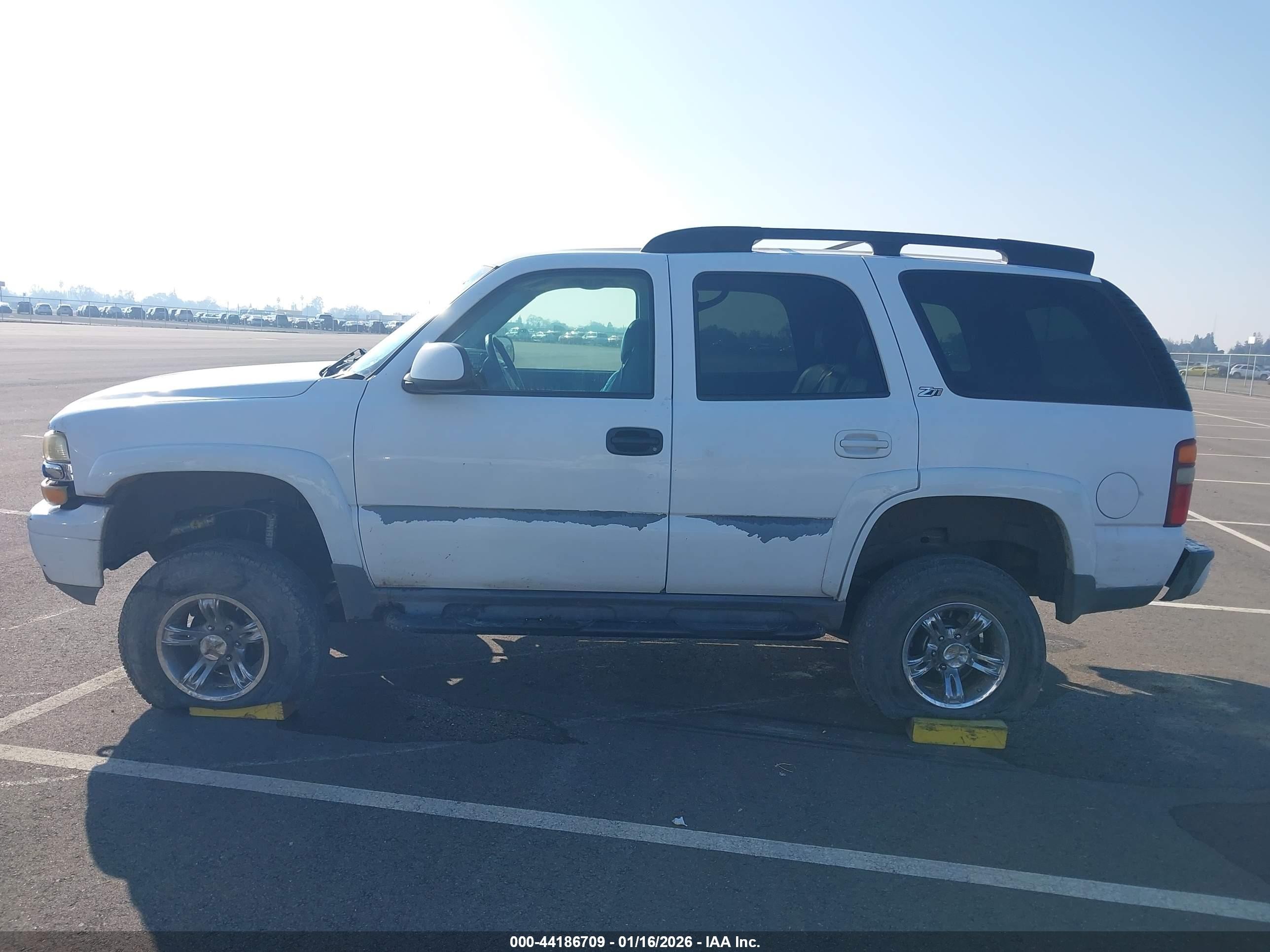 2003 Chevrolet Tahoe Z71 White vin: 1GNEK13T63R296046
