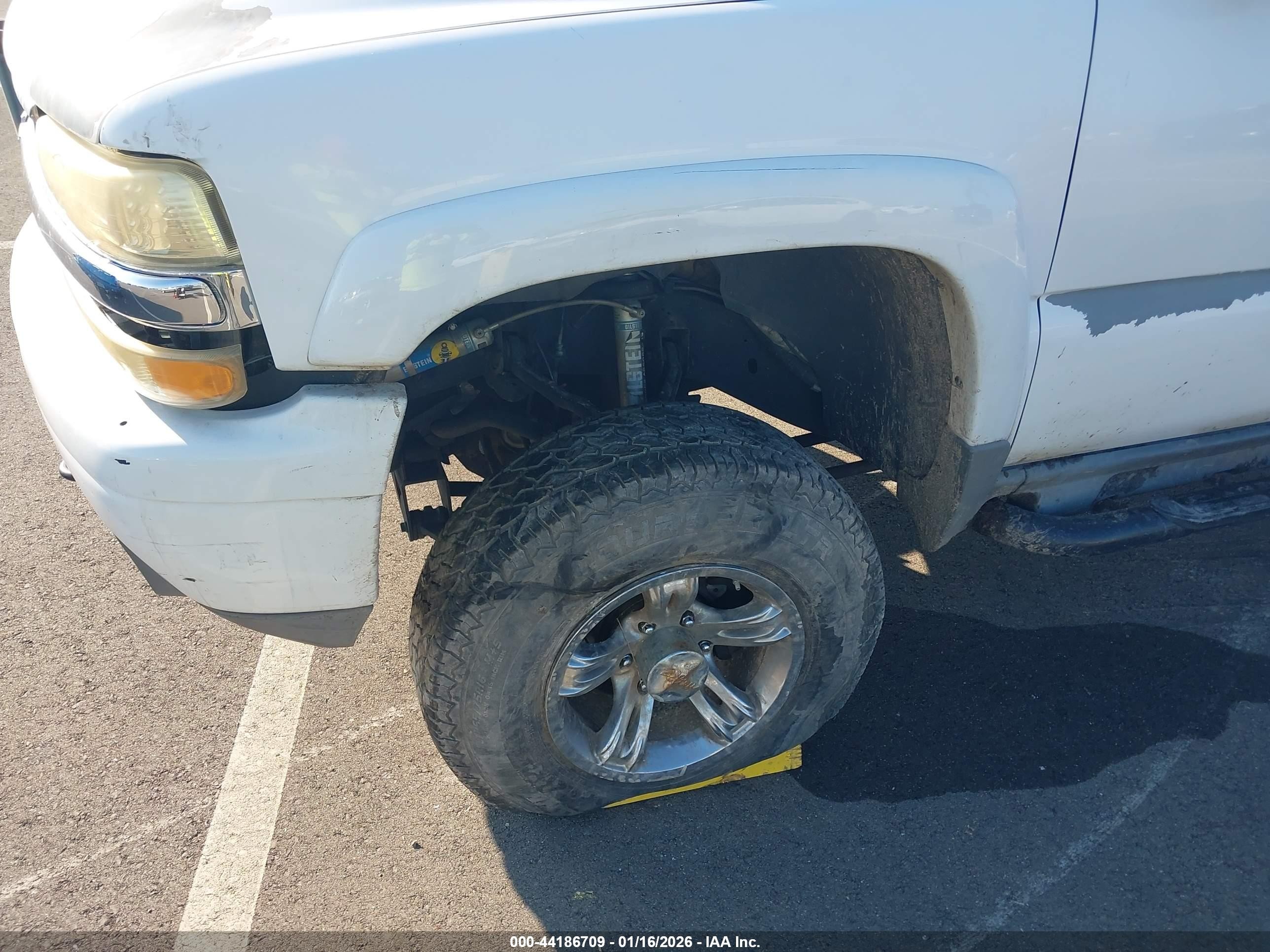 2003 Chevrolet Tahoe Z71 White vin: 1GNEK13T63R296046
