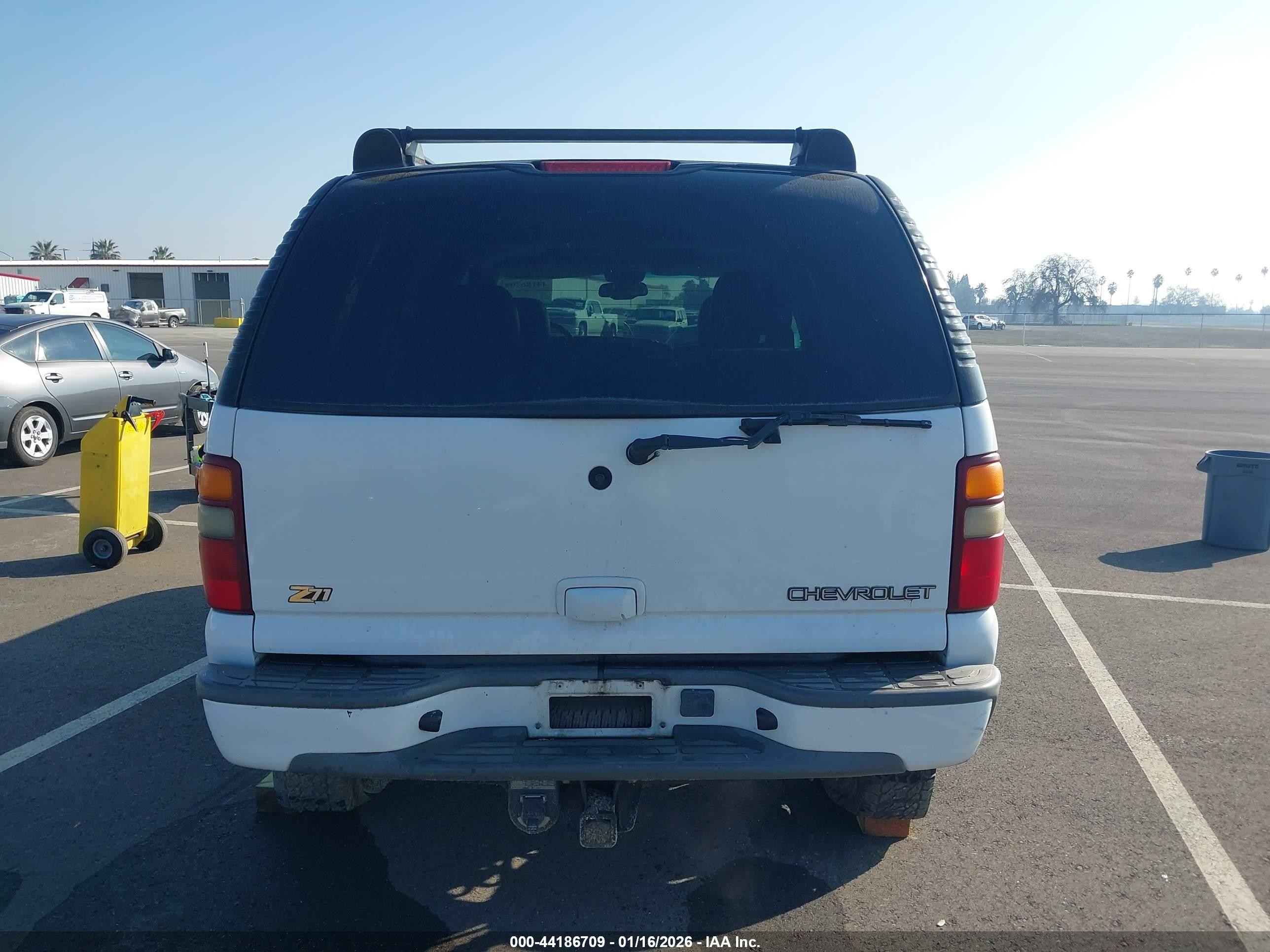 2003 Chevrolet Tahoe Z71 White vin: 1GNEK13T63R296046