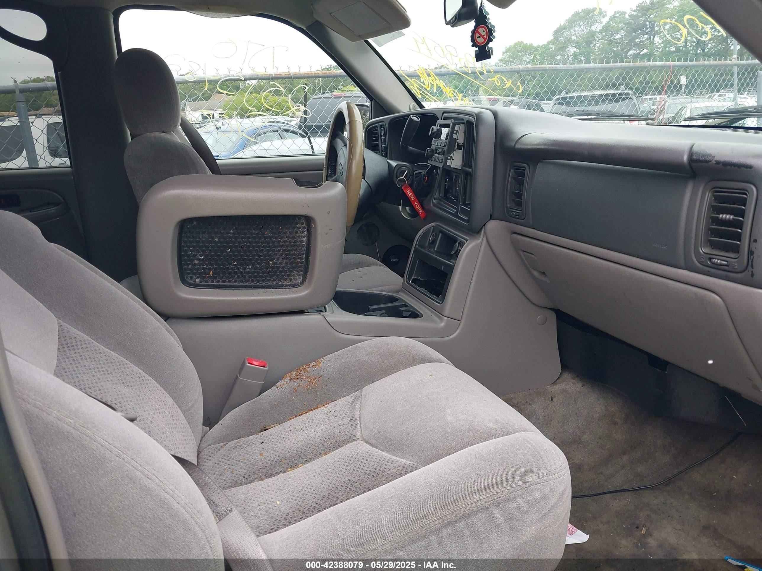 2004 Chevrolet Tahoe Ls Gold vin: 1GNEK13T64R111186