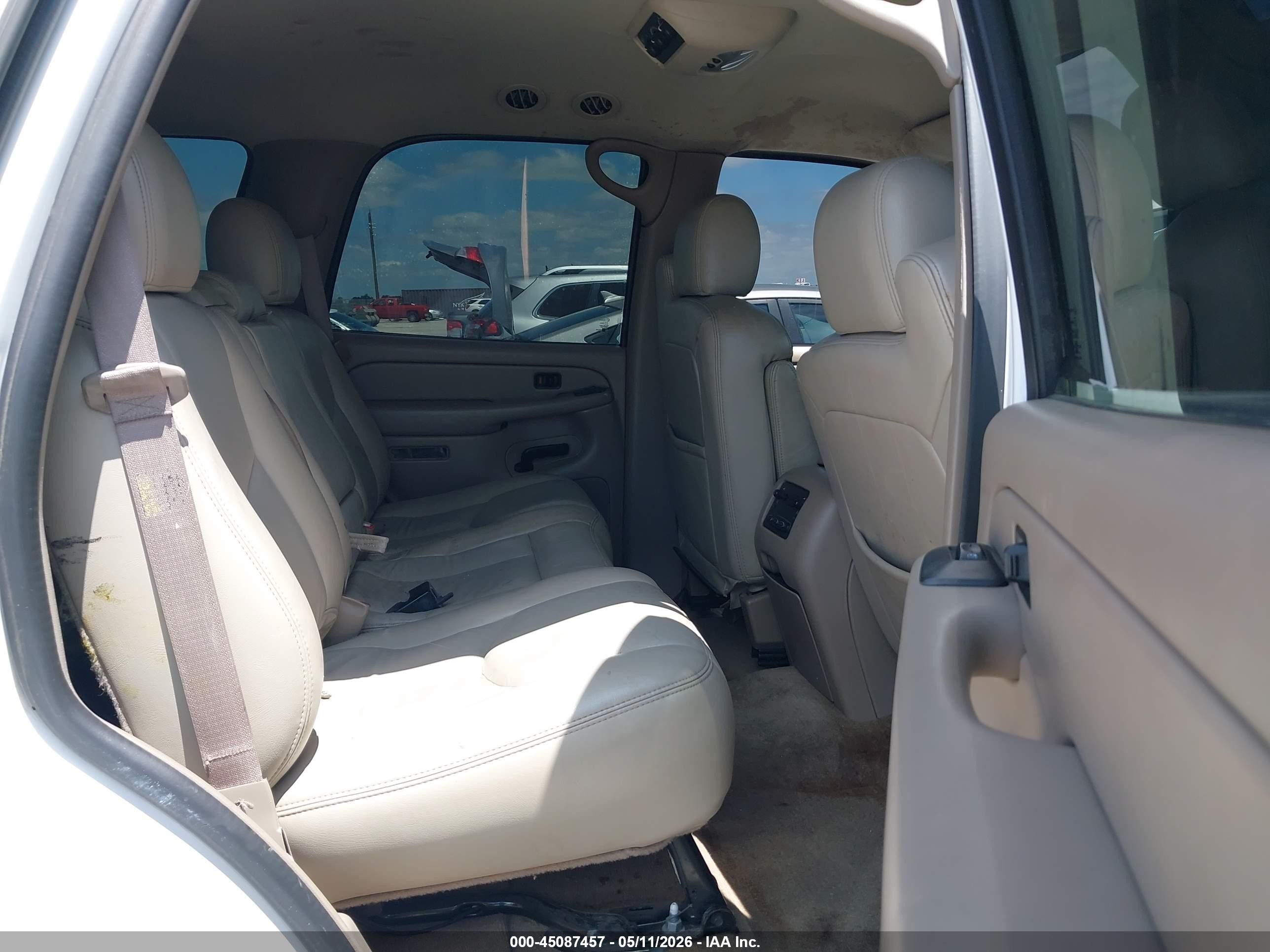 2005 Chevrolet Tahoe Z71 White vin: 1GNEK13T65R125932