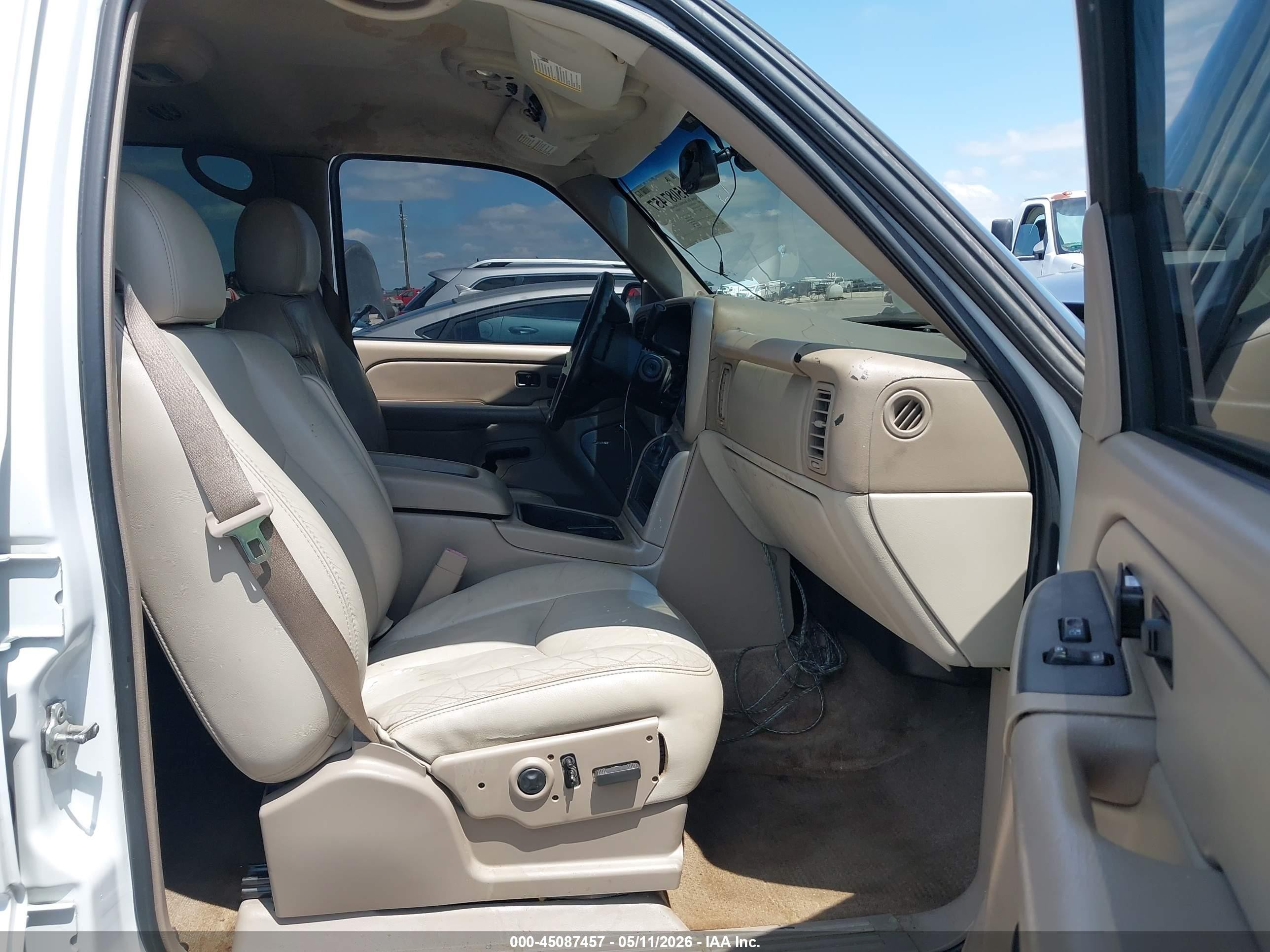 2005 Chevrolet Tahoe Z71 White vin: 1GNEK13T65R125932