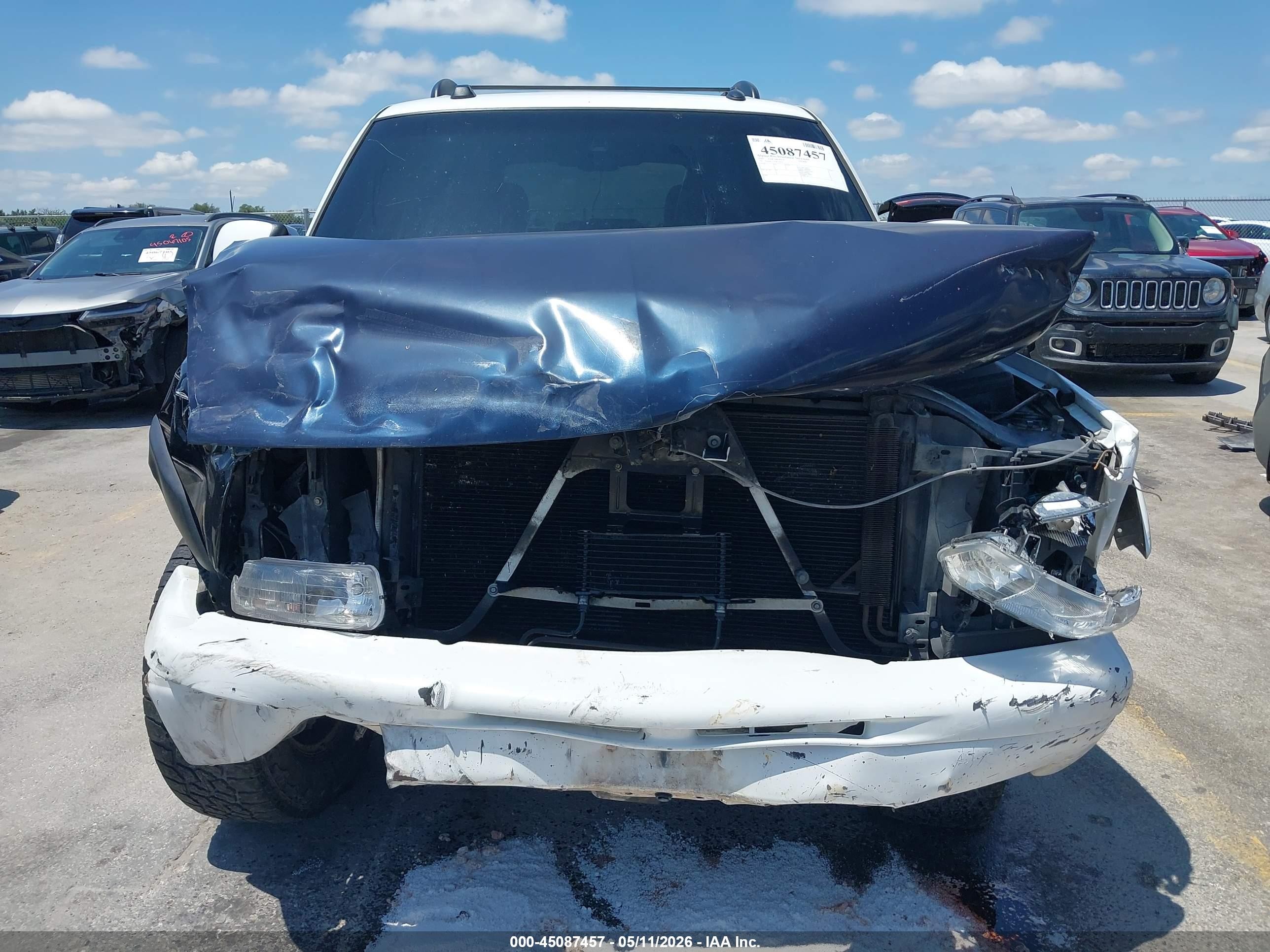 2005 Chevrolet Tahoe Z71 White vin: 1GNEK13T65R125932