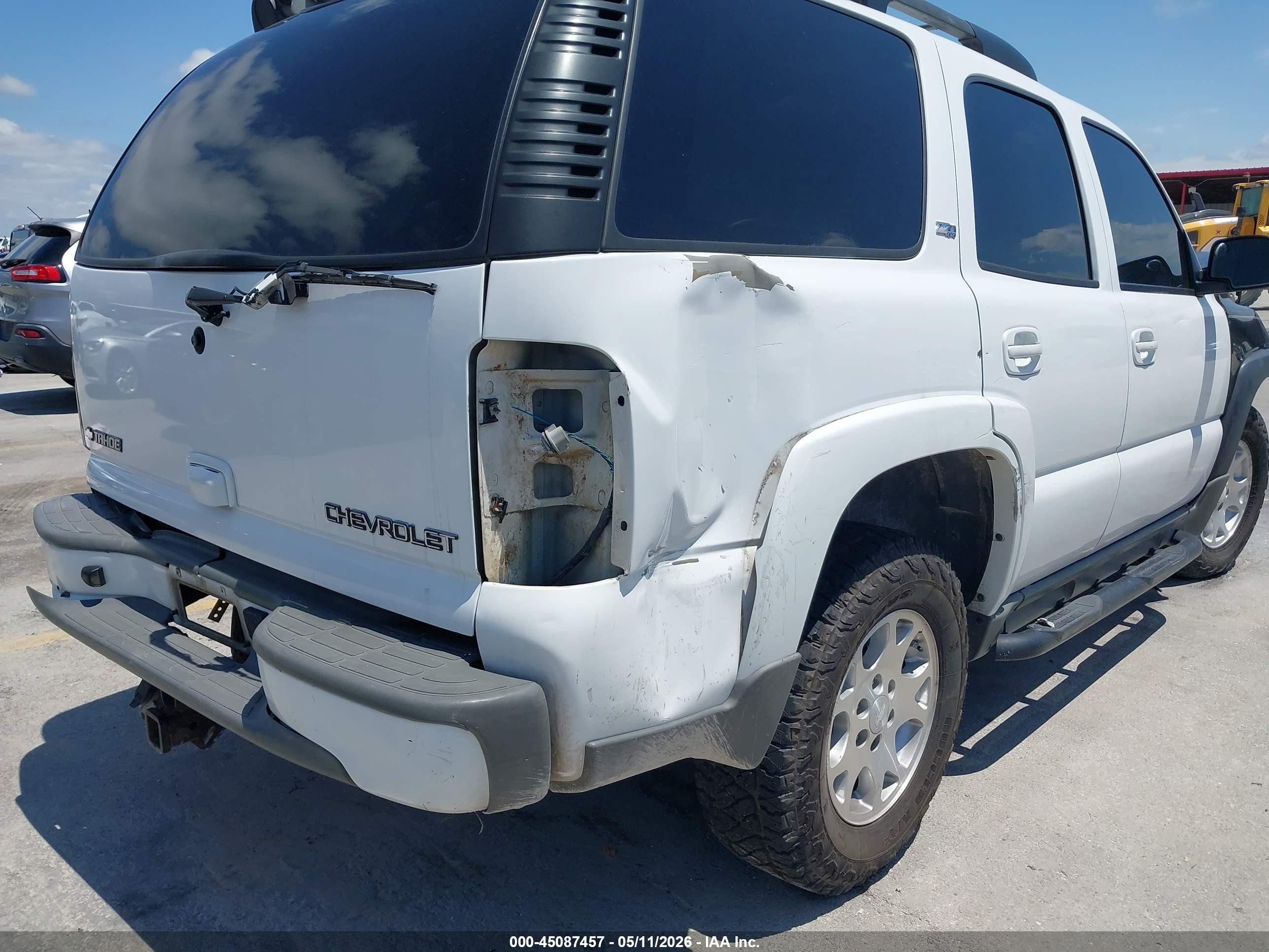 2005 Chevrolet Tahoe Z71 White vin: 1GNEK13T65R125932