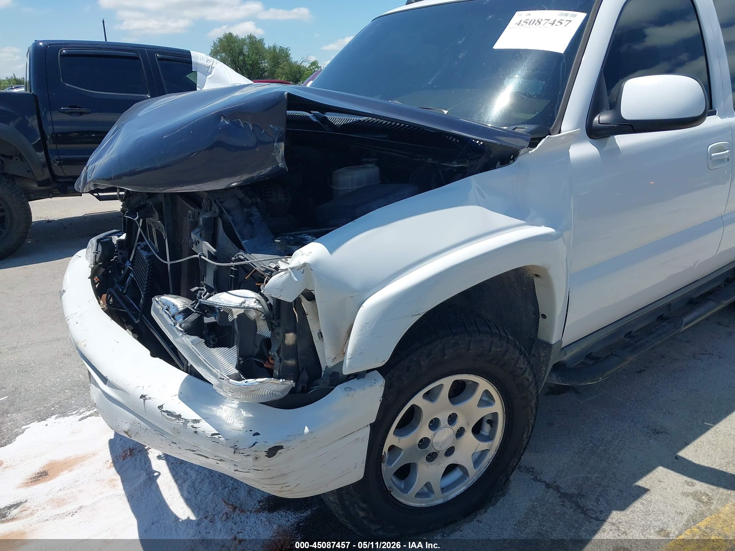 2005 Chevrolet Tahoe Z71 White vin: 1GNEK13T65R125932