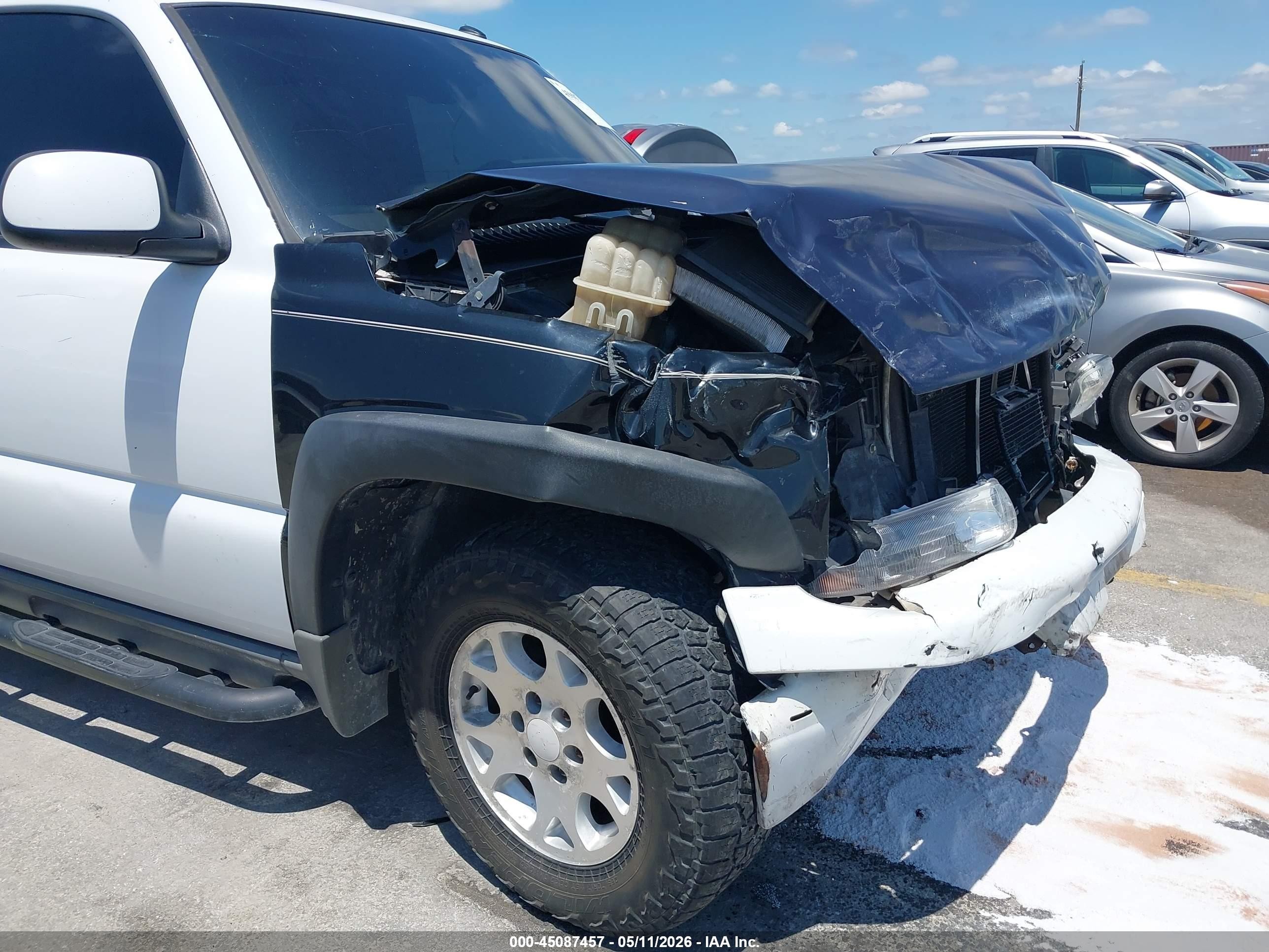 2005 Chevrolet Tahoe Z71 White vin: 1GNEK13T65R125932
