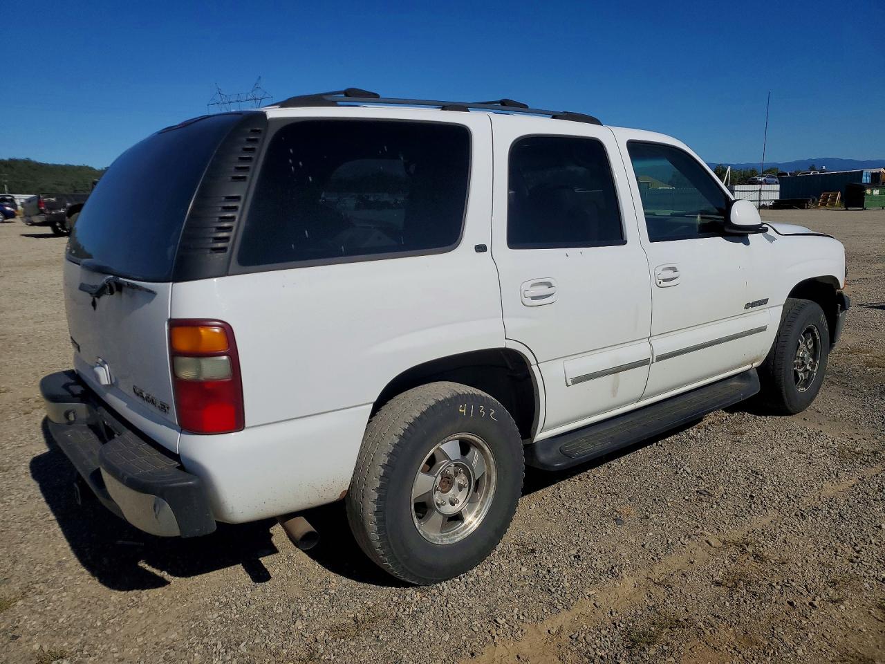 2002 Chevrolet Tahoe K1500 White vin: 1GNEK13T72J229243