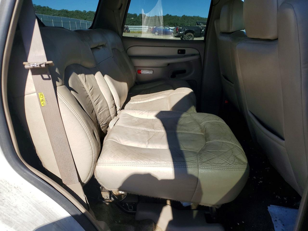 2002 Chevrolet Tahoe K1500 White vin: 1GNEK13T72J229243