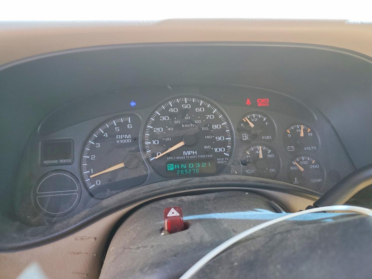 2002 Chevrolet Tahoe K1500 White vin: 1GNEK13T72J229243