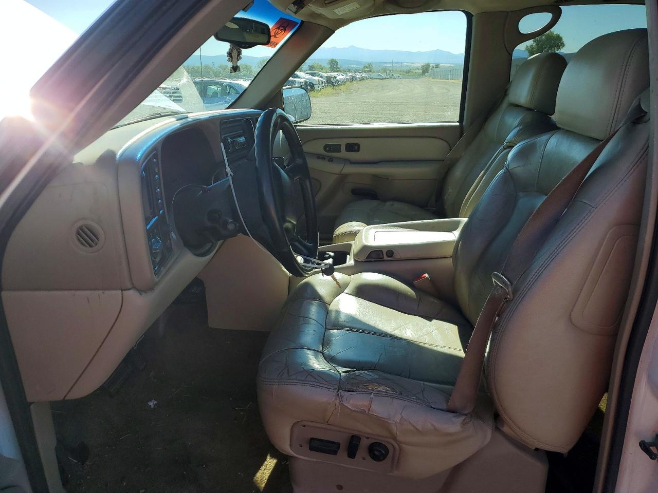 2002 Chevrolet Tahoe K1500 White vin: 1GNEK13T72J229243