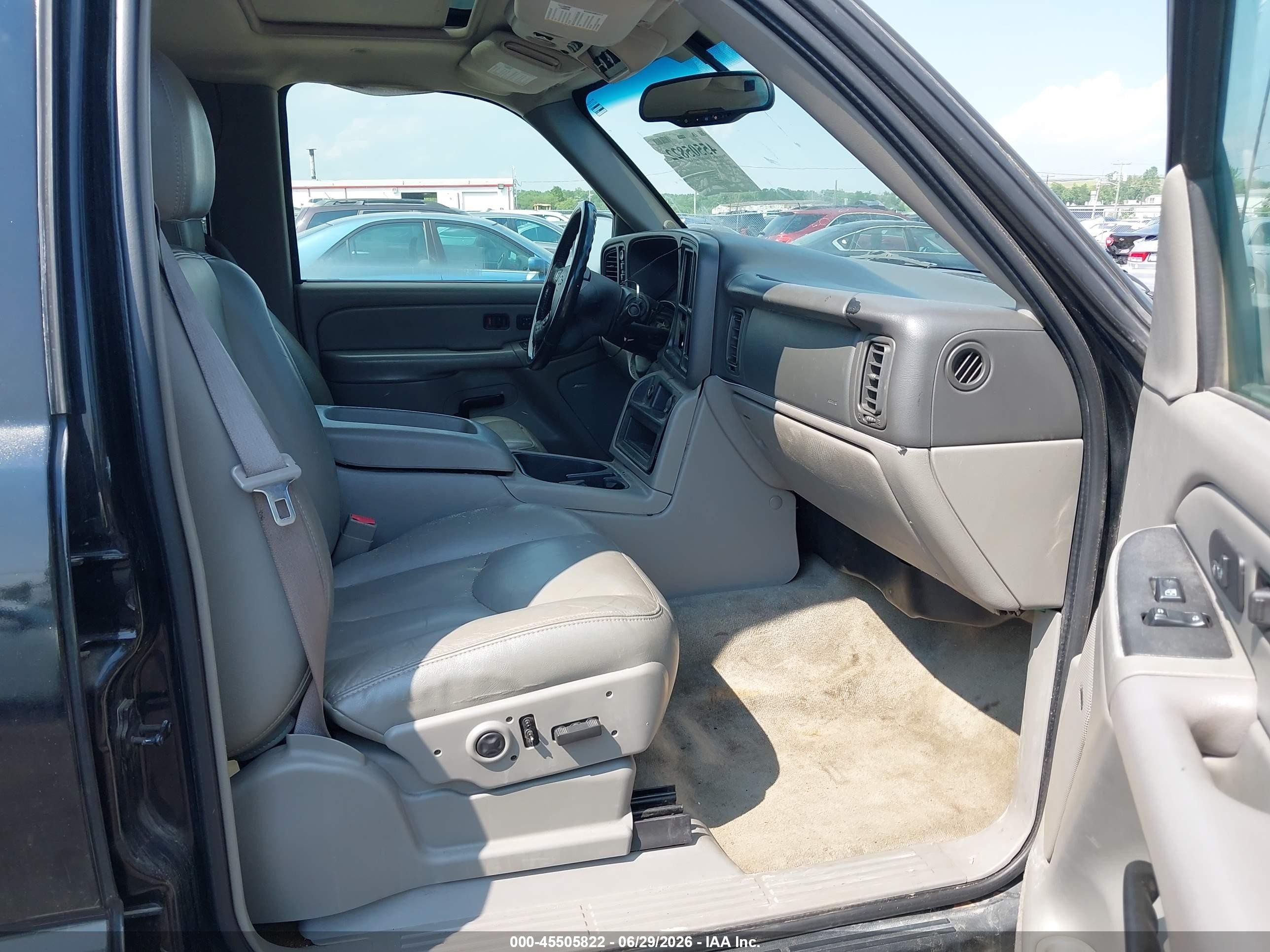 2004 Chevrolet Tahoe Z71 Black vin: 1GNEK13T74R110838