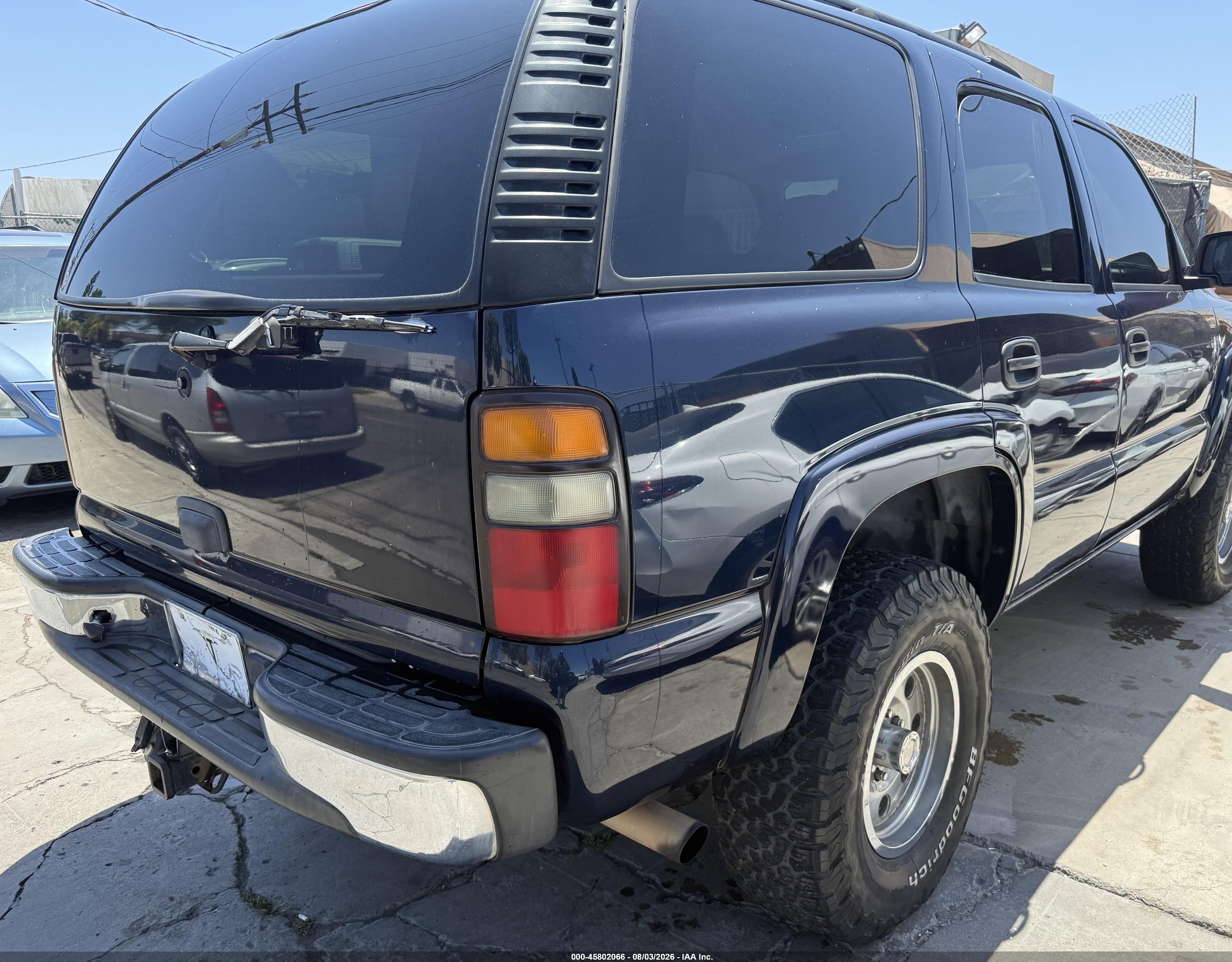 2005 Chevrolet Tahoe Ls Blue vin: 1GNEK13T75R204641
