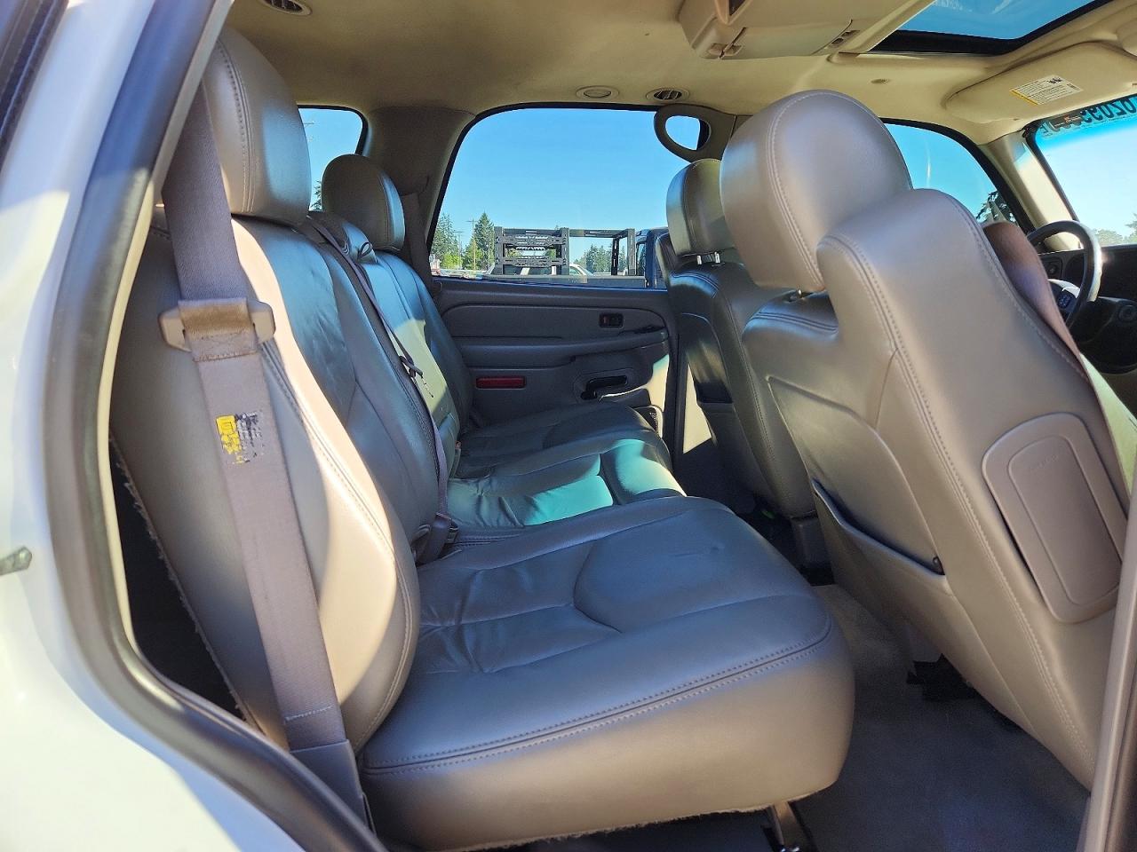 2006 Chevrolet Tahoe K1500 White vin: 1GNEK13T76R163929