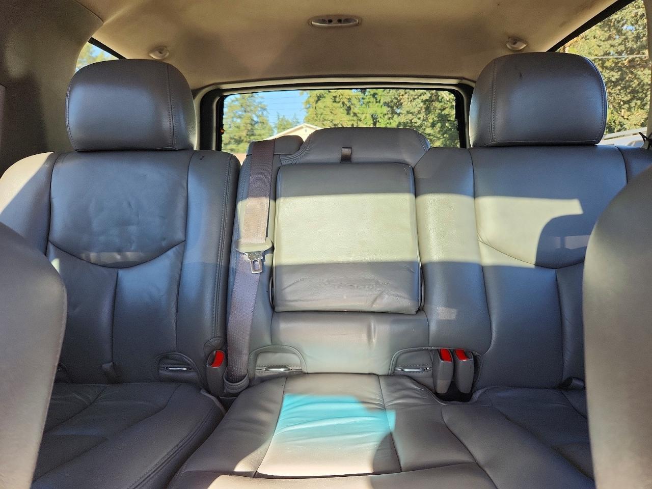2006 Chevrolet Tahoe K1500 White vin: 1GNEK13T76R163929