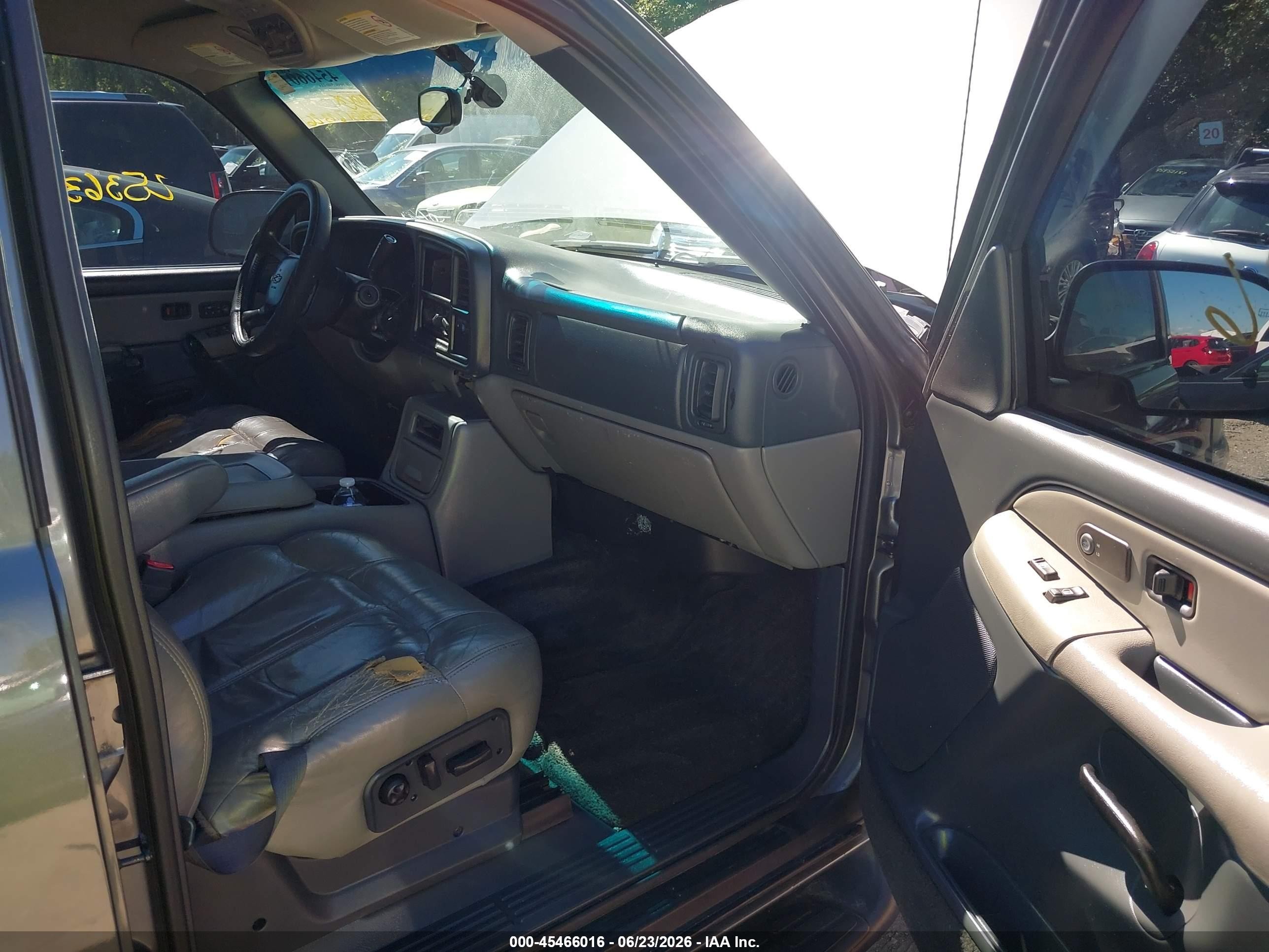 2001 Chevrolet Tahoe Lt Gray vin: 1GNEK13T81J308662