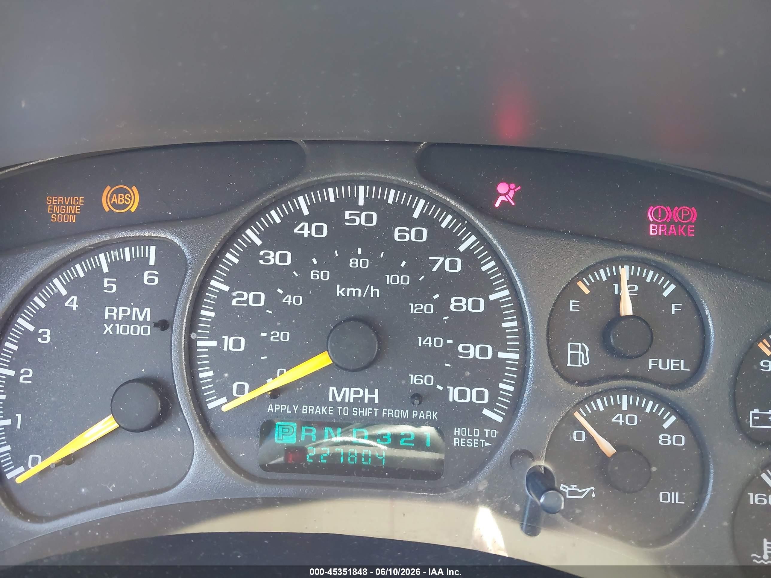 2001 Chevrolet Tahoe Ls White vin: 1GNEK13T81R103814