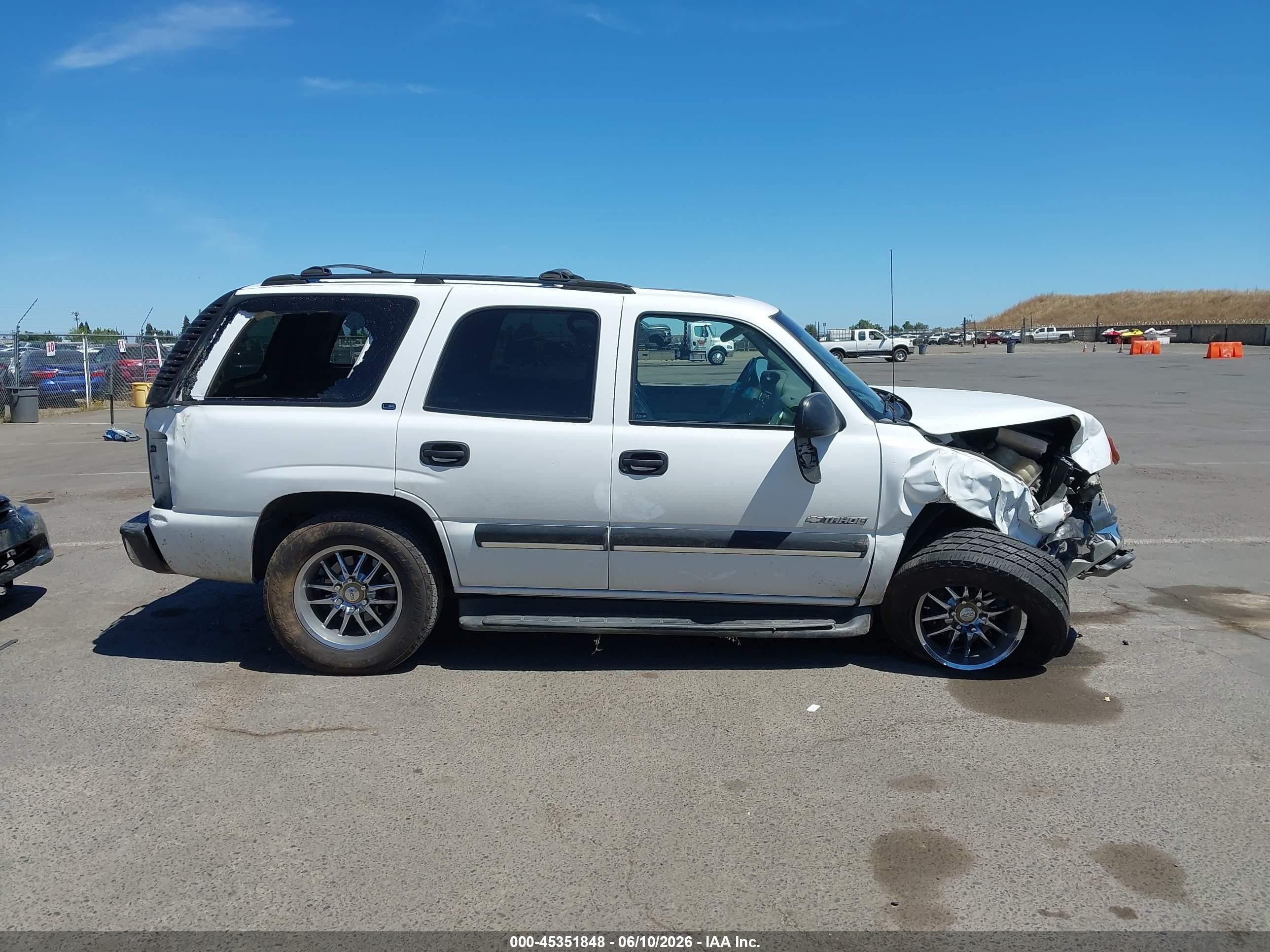 2001 Chevrolet Tahoe Ls White vin: 1GNEK13T81R103814